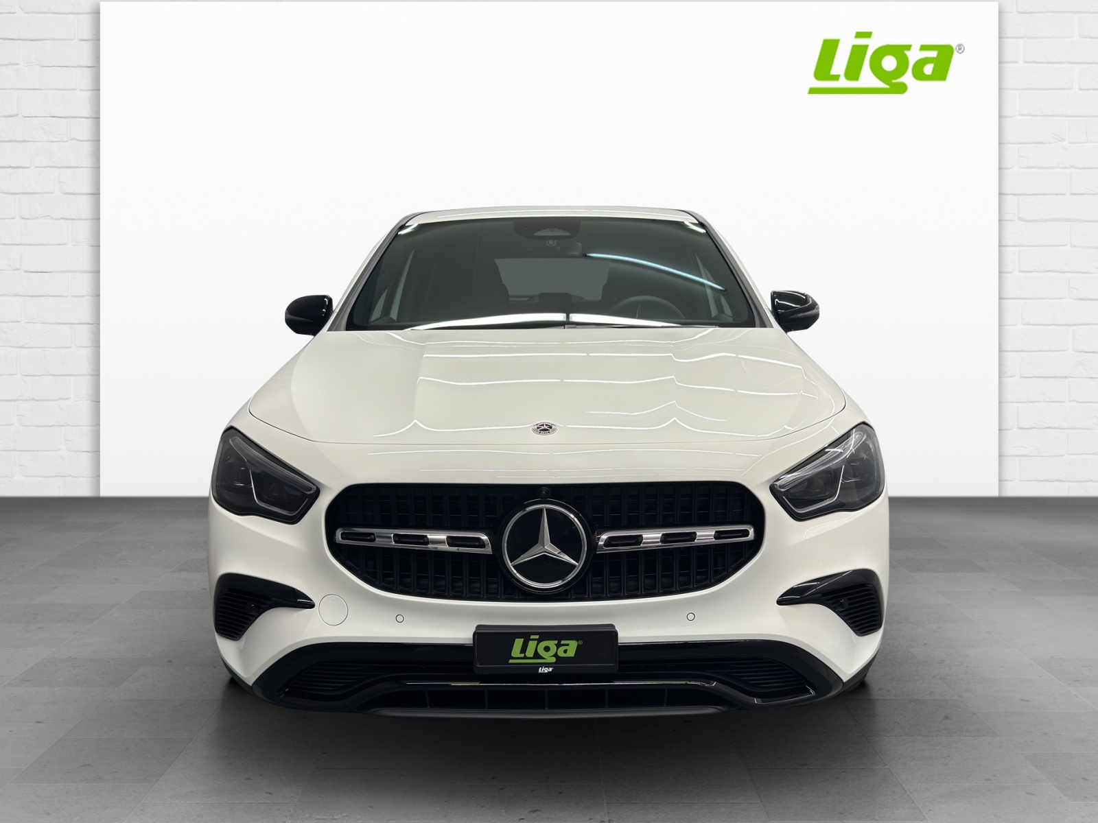 MERCEDES-BENZ GLA 200 Advanced Plus Line Night Star-showroom-element-1