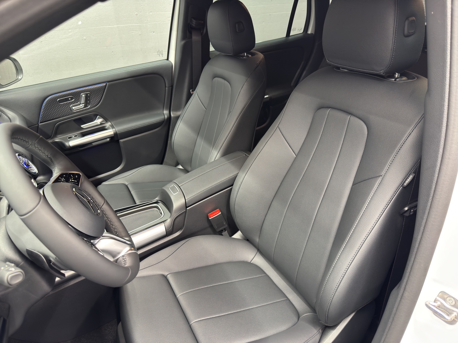 MERCEDES-BENZ GLA 200 Advanced Plus Line Night Star-image-13