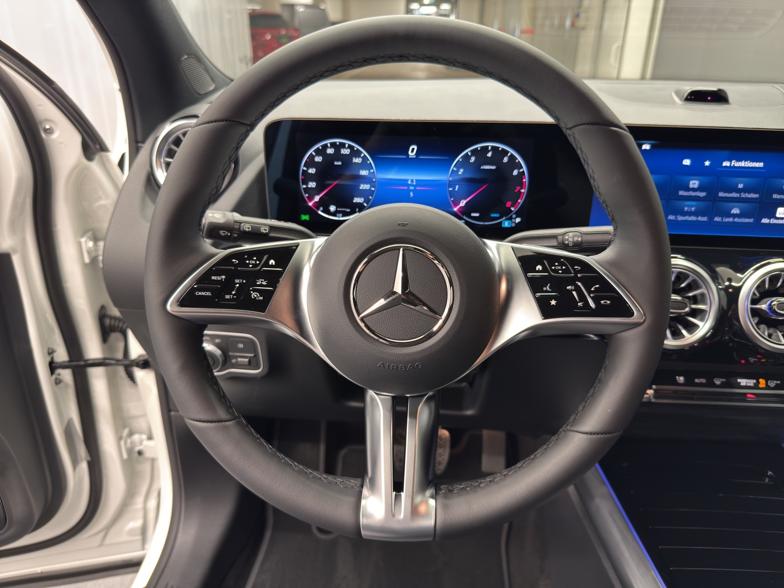 MERCEDES-BENZ GLA 200 Advanced Plus Line Night Star-image-14
