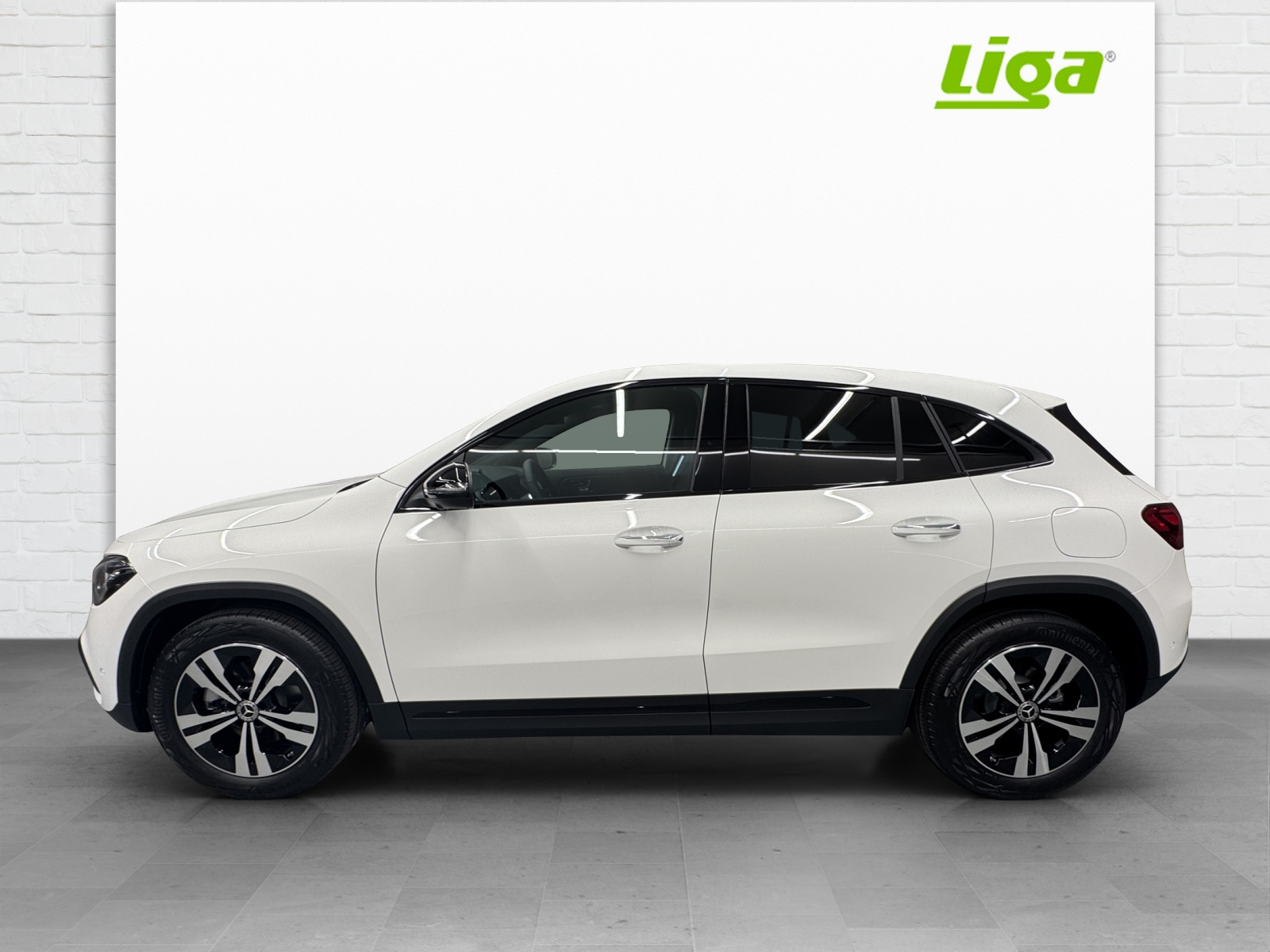 MERCEDES-BENZ GLA 200 Advanced Plus Line Night Star-showroom-element-2