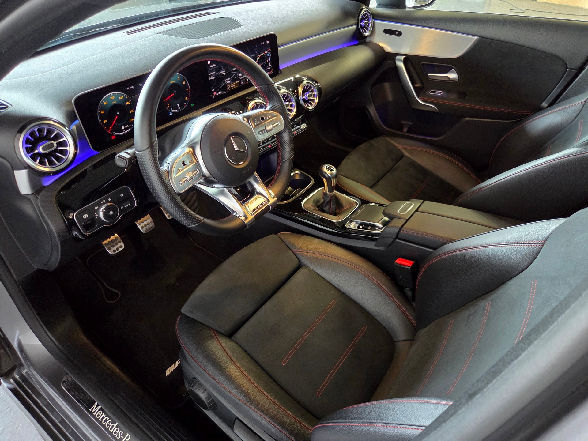 MERCEDES-BENZ A 200 AMG Line-image-3