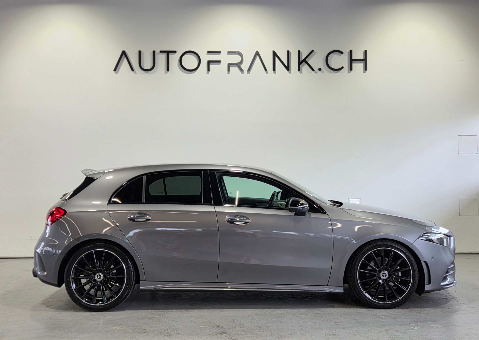 MERCEDES-BENZ A 200 AMG Line-image-1