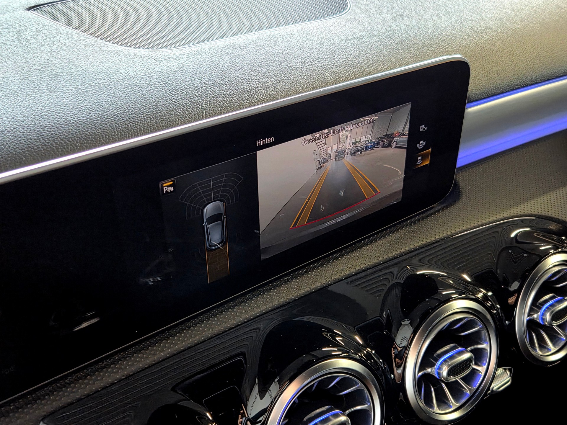 MERCEDES-BENZ A 200 AMG Line-image-5