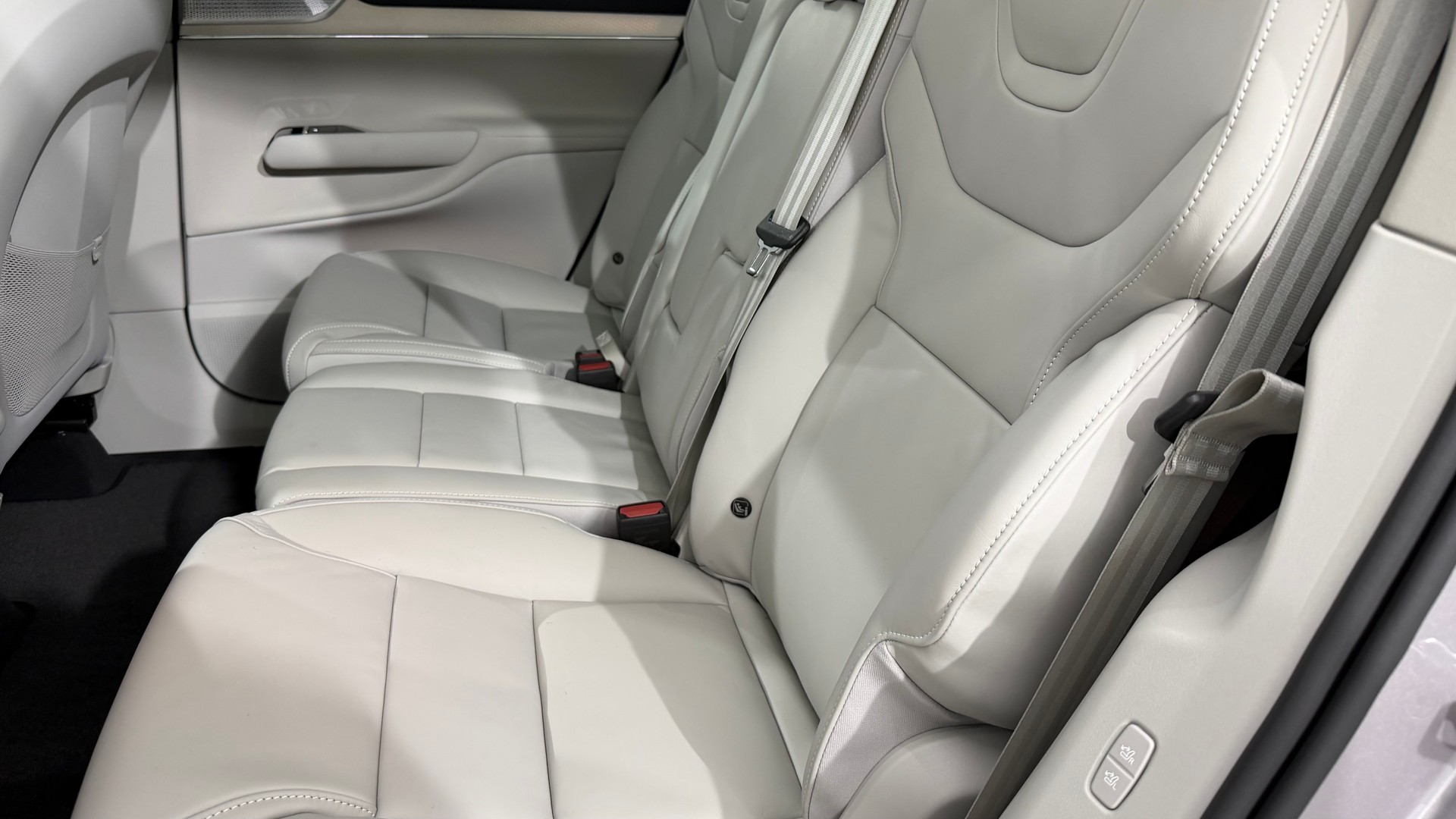 VOLVO EX 90 Twin Ultra AWD-image-6