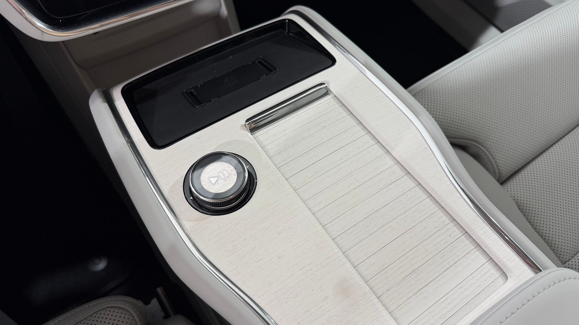 VOLVO EX 90 Twin Ultra AWD-image-12