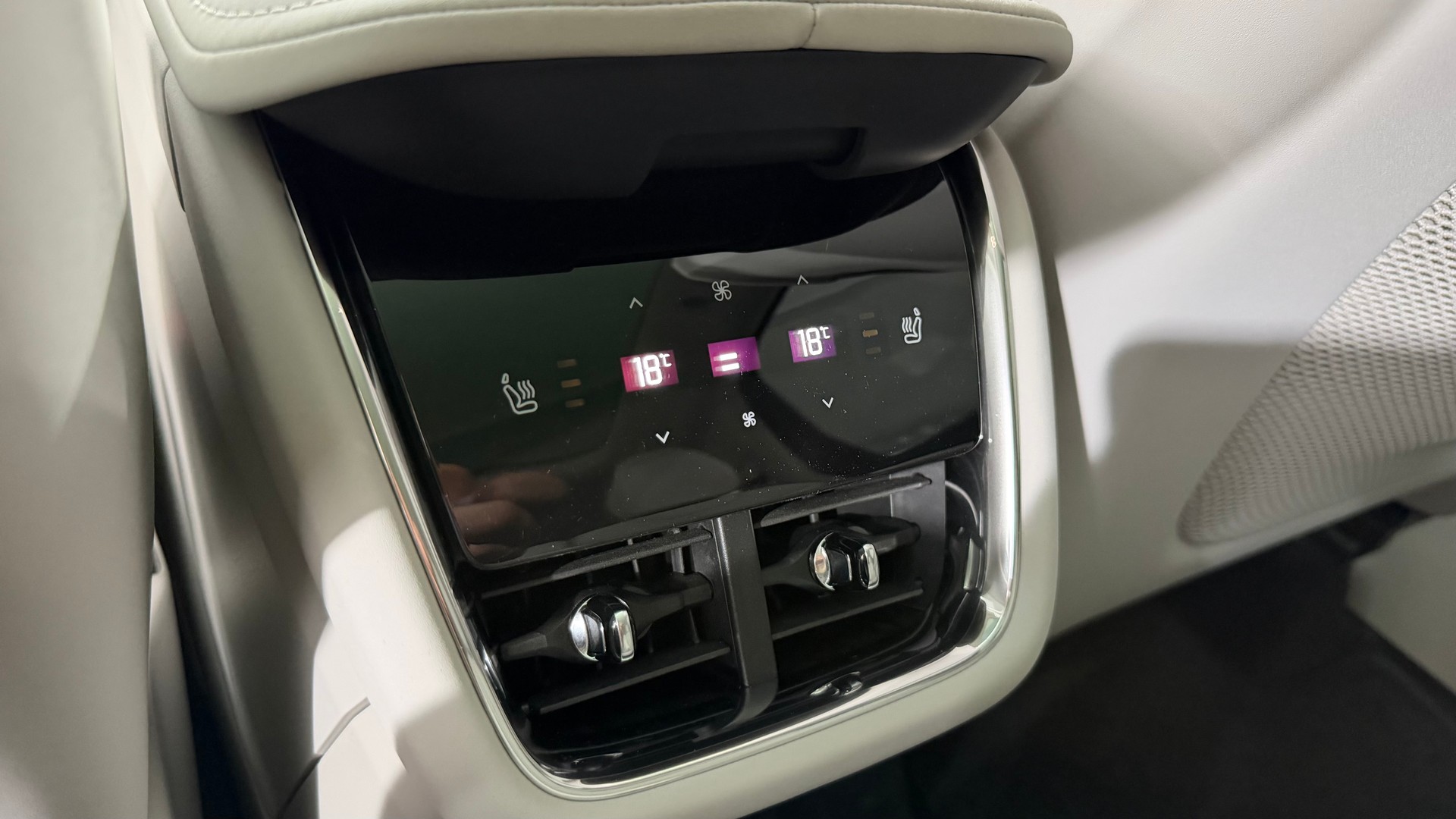 VOLVO EX 90 Twin Ultra AWD-image-13