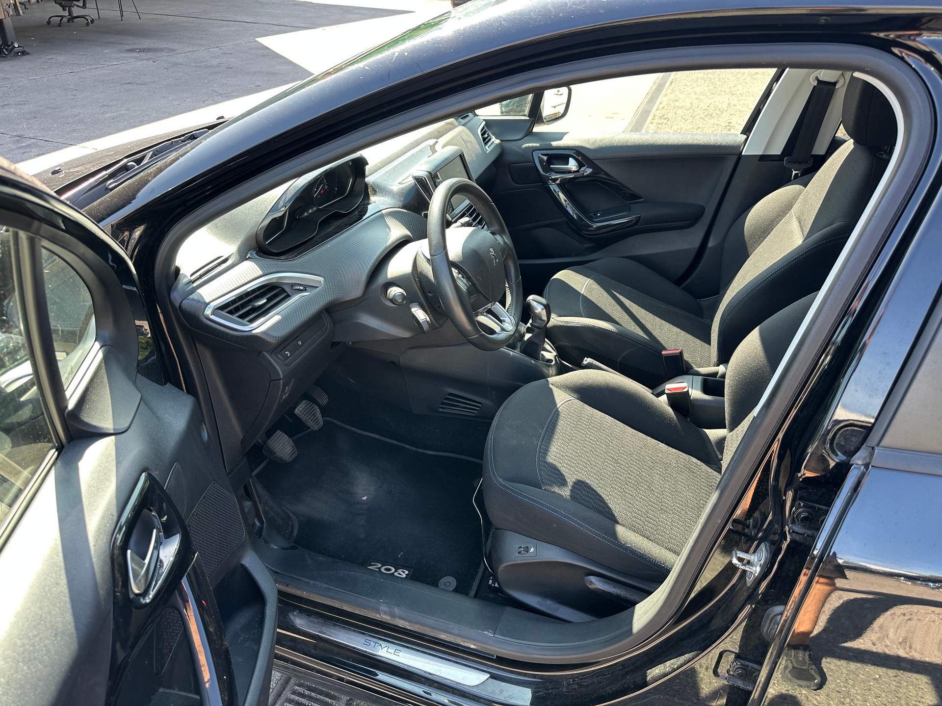 PEUGEOT 208 1.2 PureTech Active-image-6