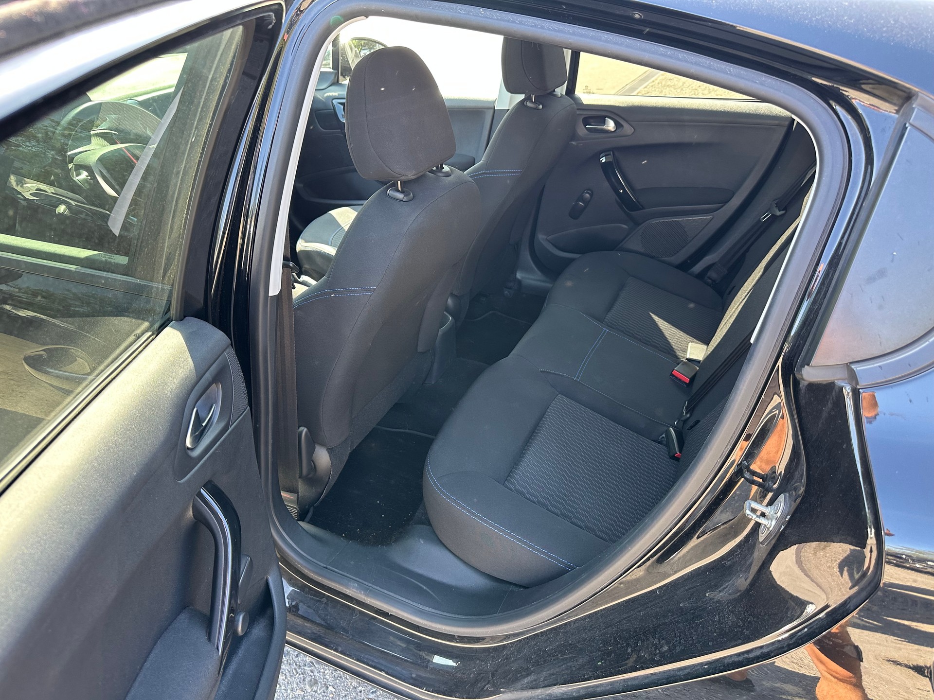 PEUGEOT 208 1.2 PureTech Active-image-9