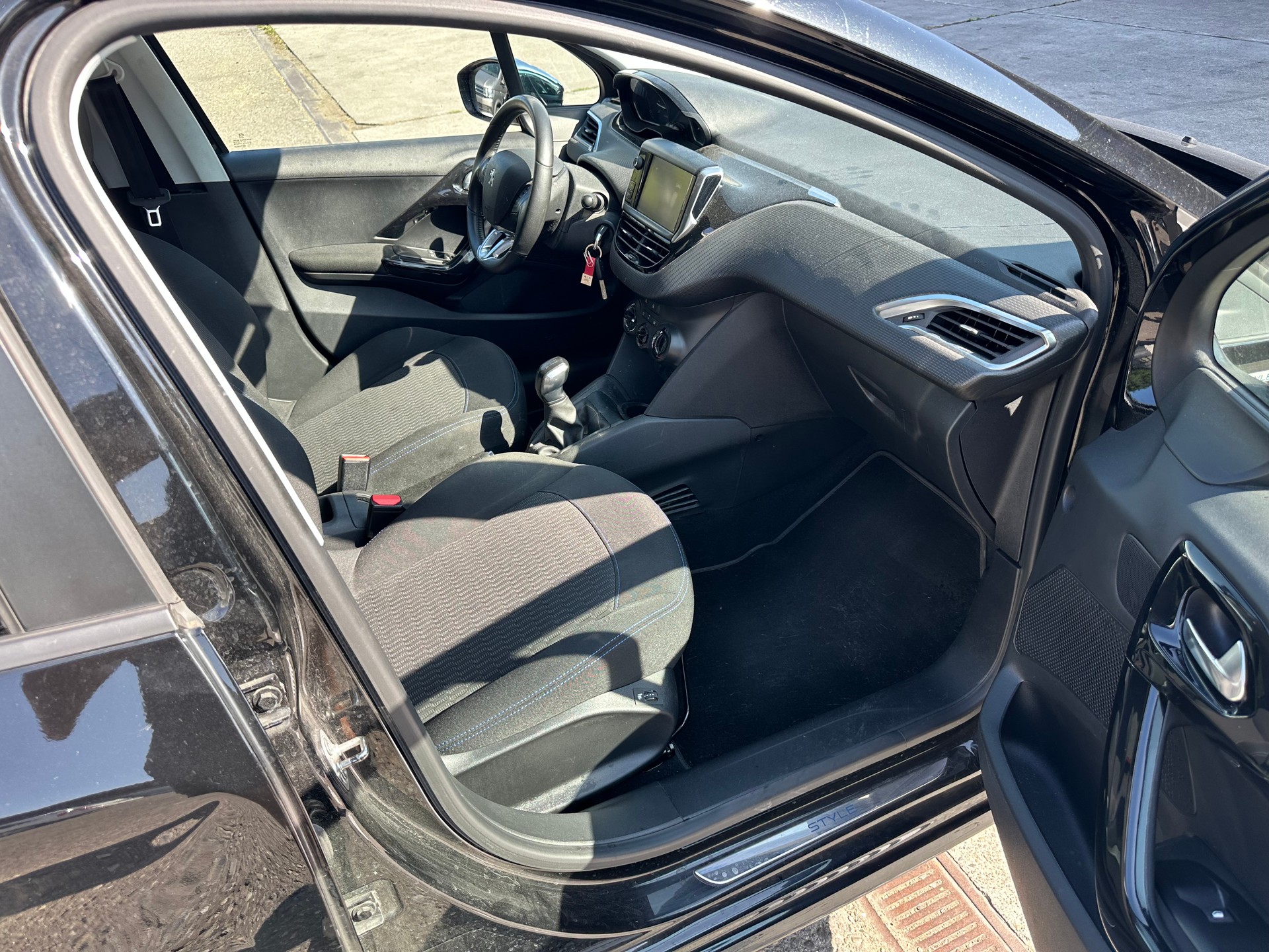 PEUGEOT 208 1.2 PureTech Active-image-12
