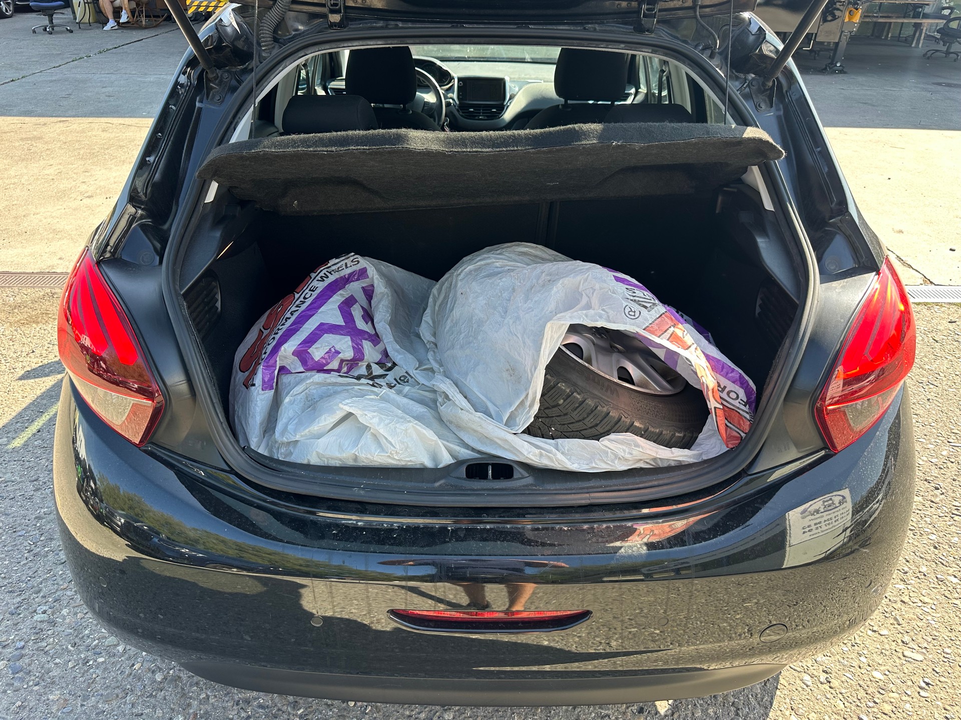 PEUGEOT 208 1.2 PureTech Active-image-13