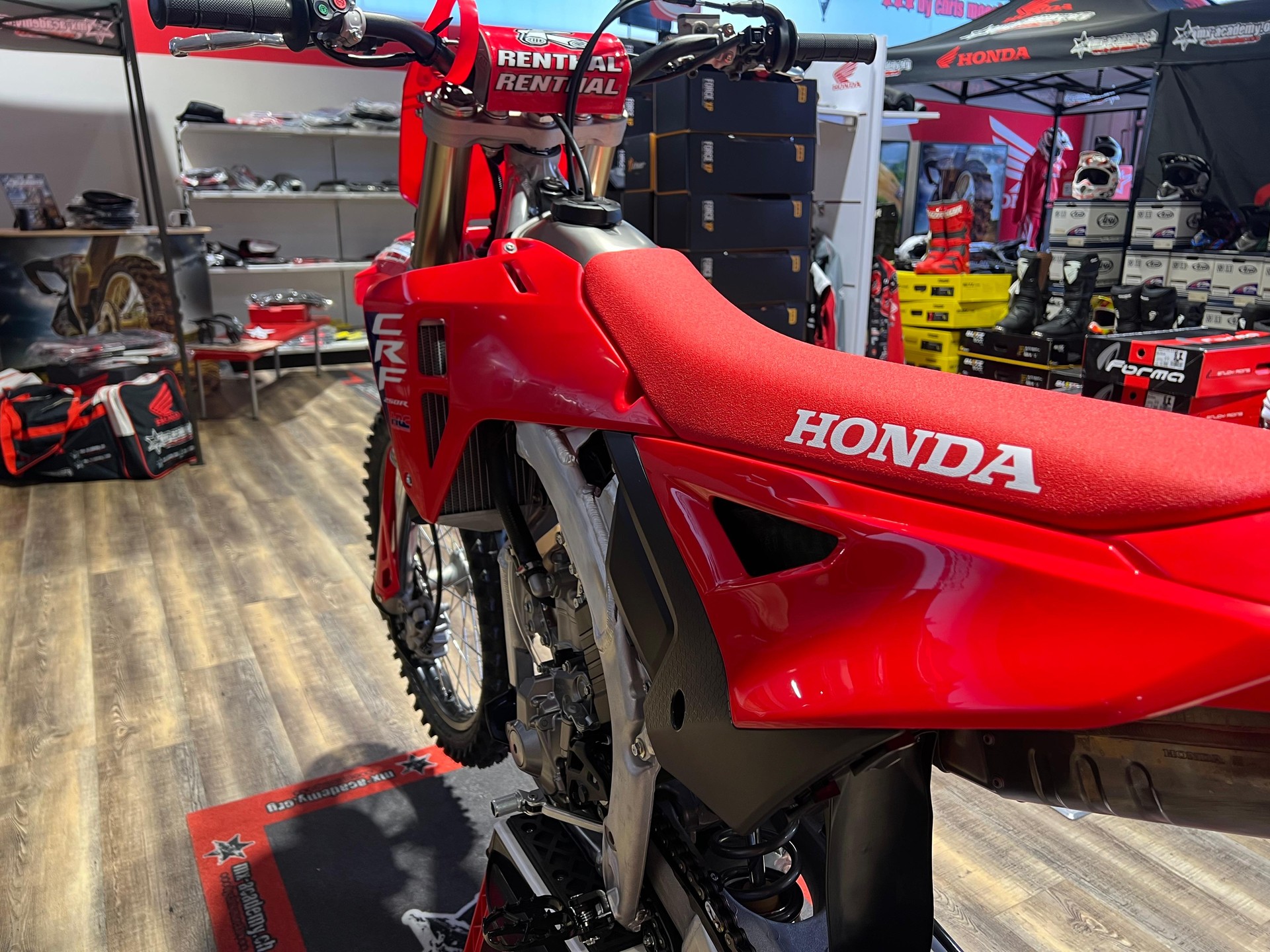 HONDA ** CRF250R ** Neufahrzeug 2026-showroom-element-3
