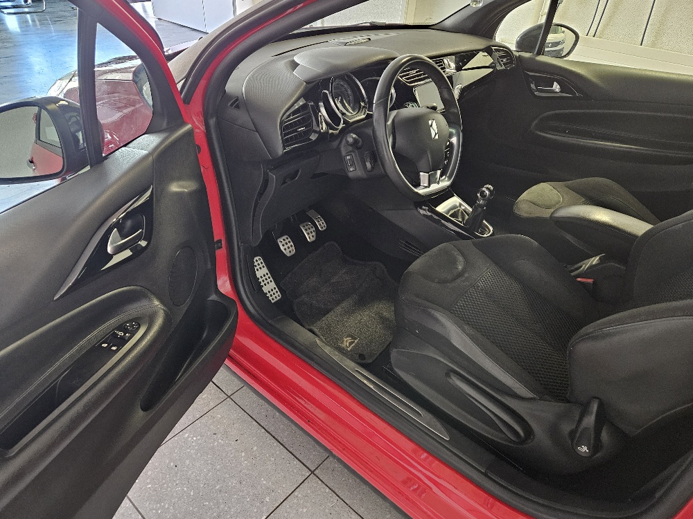 DS AUTOMOBILES DS3 1.6 VTi Ultra Prestige-image-9