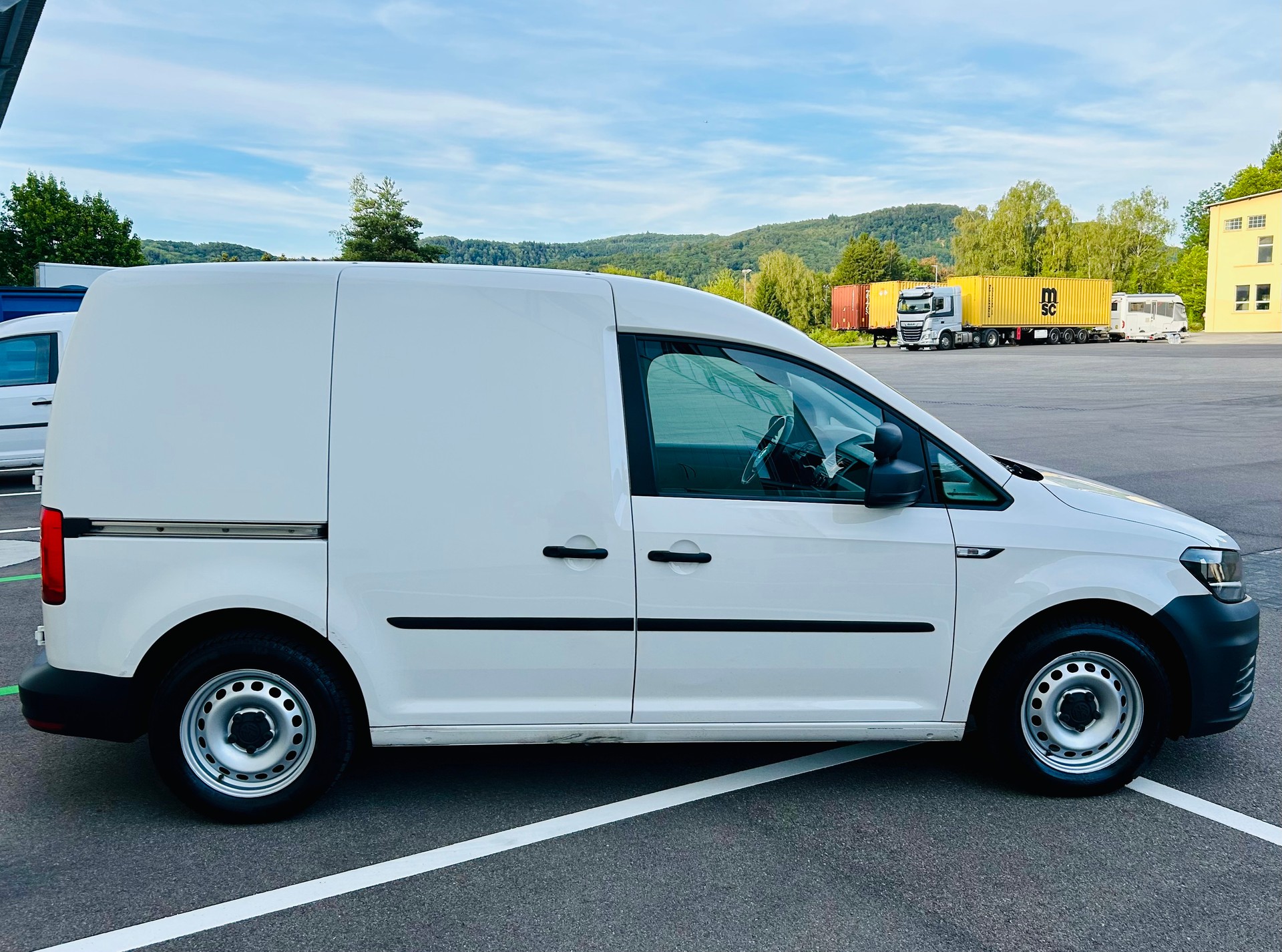 VW Caddy 2.0TDI BlueMotion-image-2