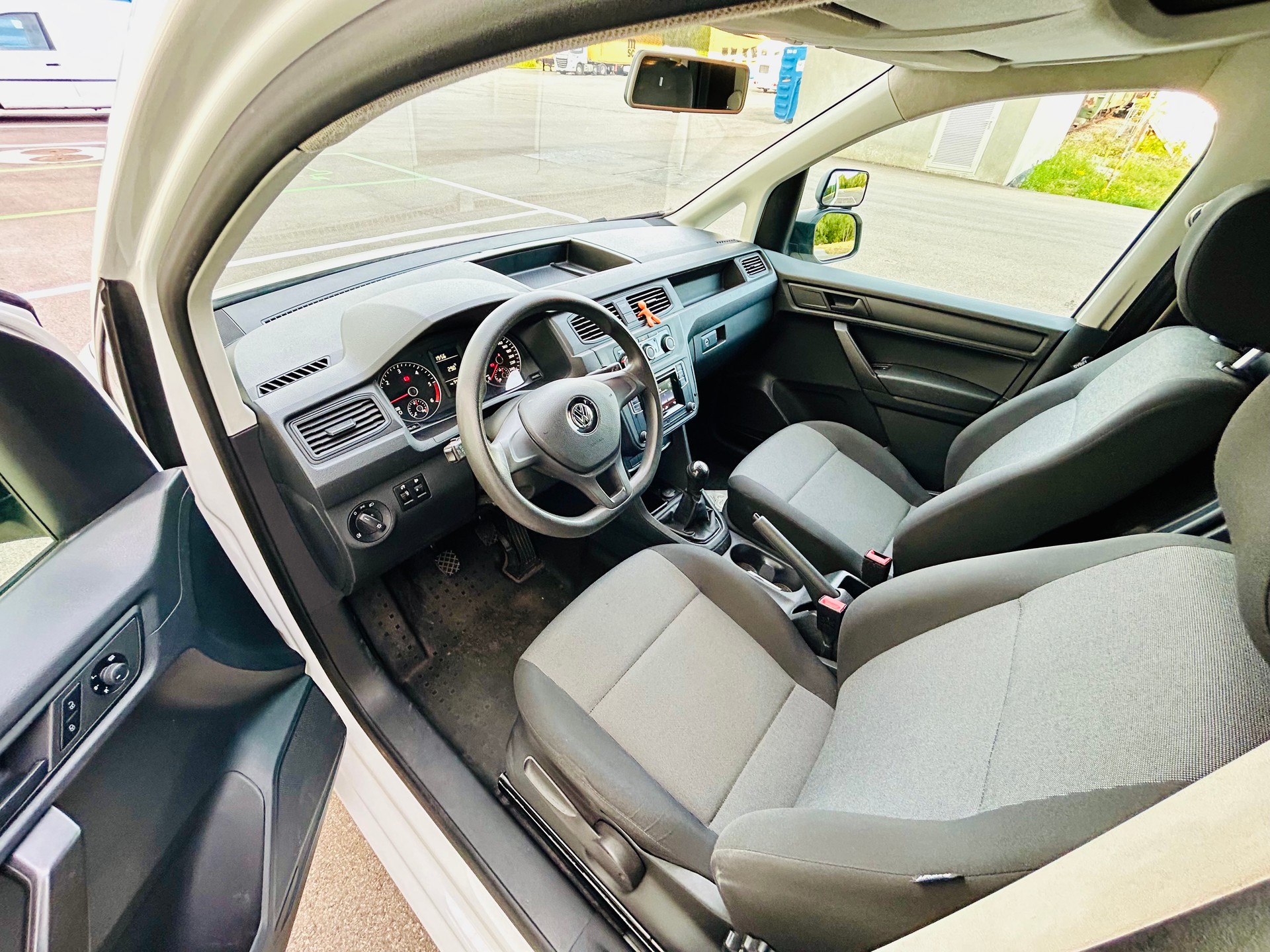 VW Caddy 2.0TDI BlueMotion-image-12