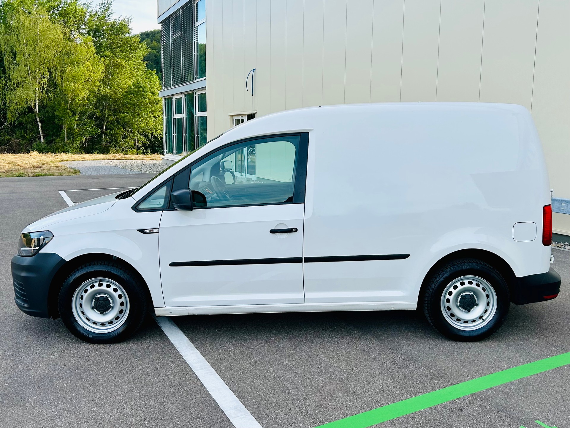 VW Caddy 2.0TDI BlueMotion-image-1