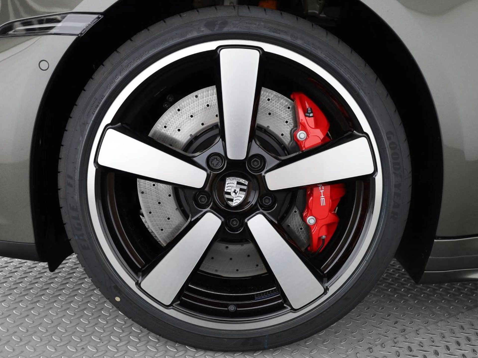PORSCHE 911 Carrera 4S Cabriolet-image-8