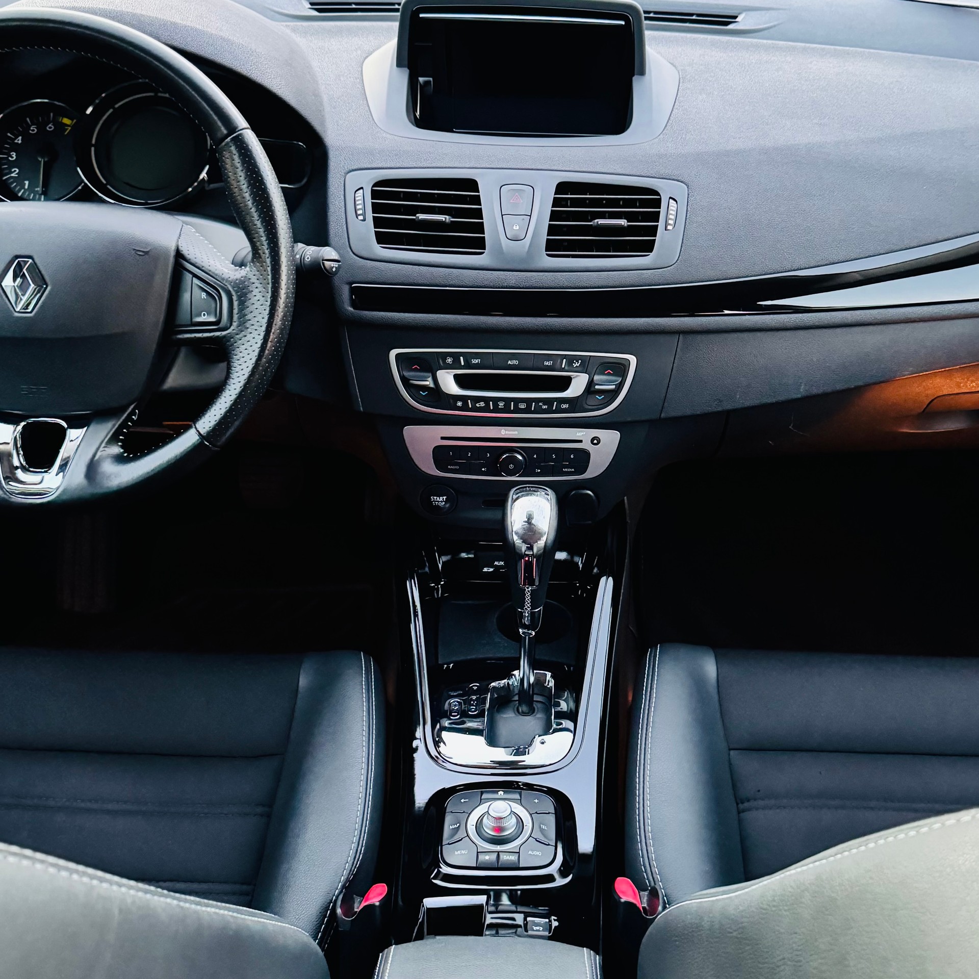 RENAULT Mégane 1.2 16V Turbo Swiss Edition EDC-image-8