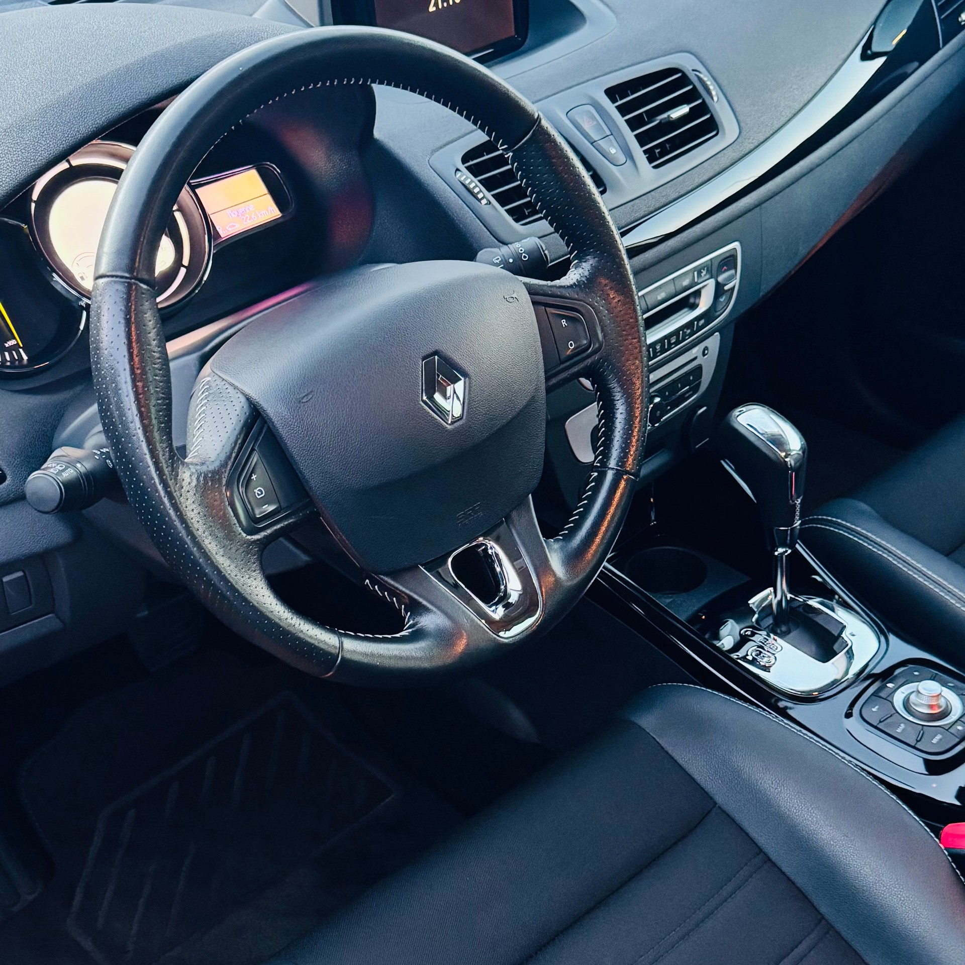 RENAULT Mégane 1.2 16V Turbo Swiss Edition EDC-image-5
