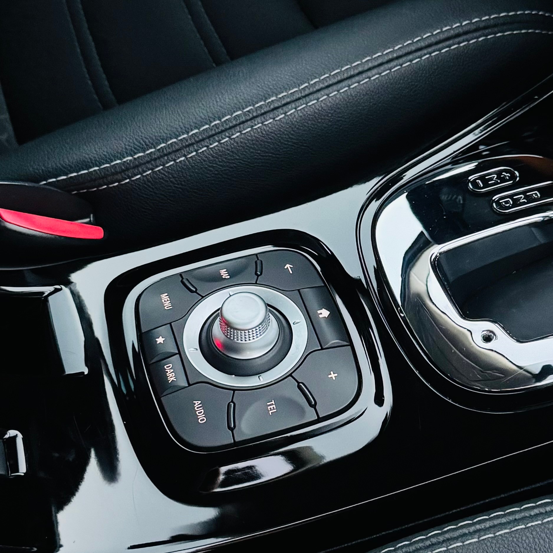RENAULT Mégane 1.2 16V Turbo Swiss Edition EDC-image-12