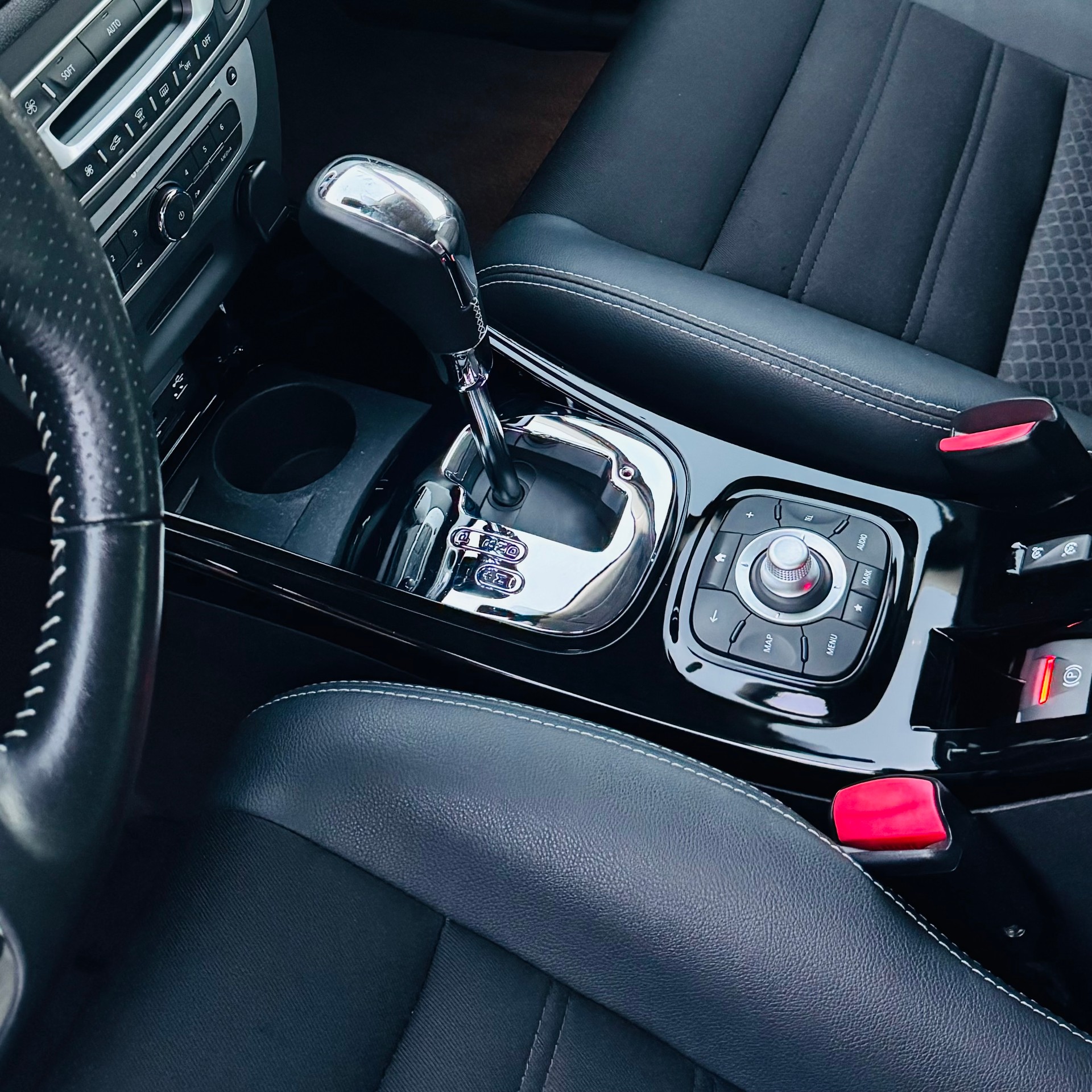 RENAULT Mégane 1.2 16V Turbo Swiss Edition EDC-image-9