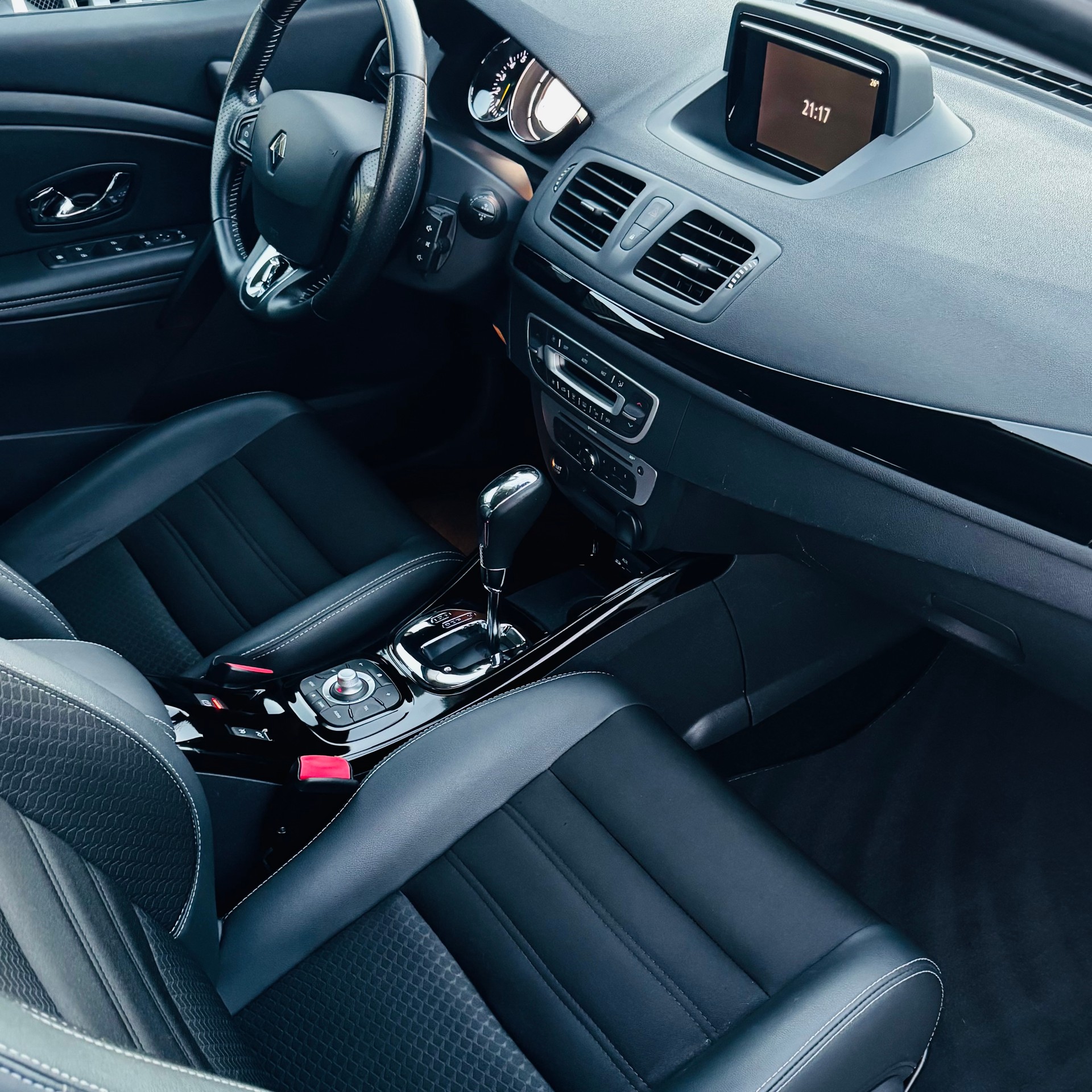 RENAULT Mégane 1.2 16V Turbo Swiss Edition EDC-image-24