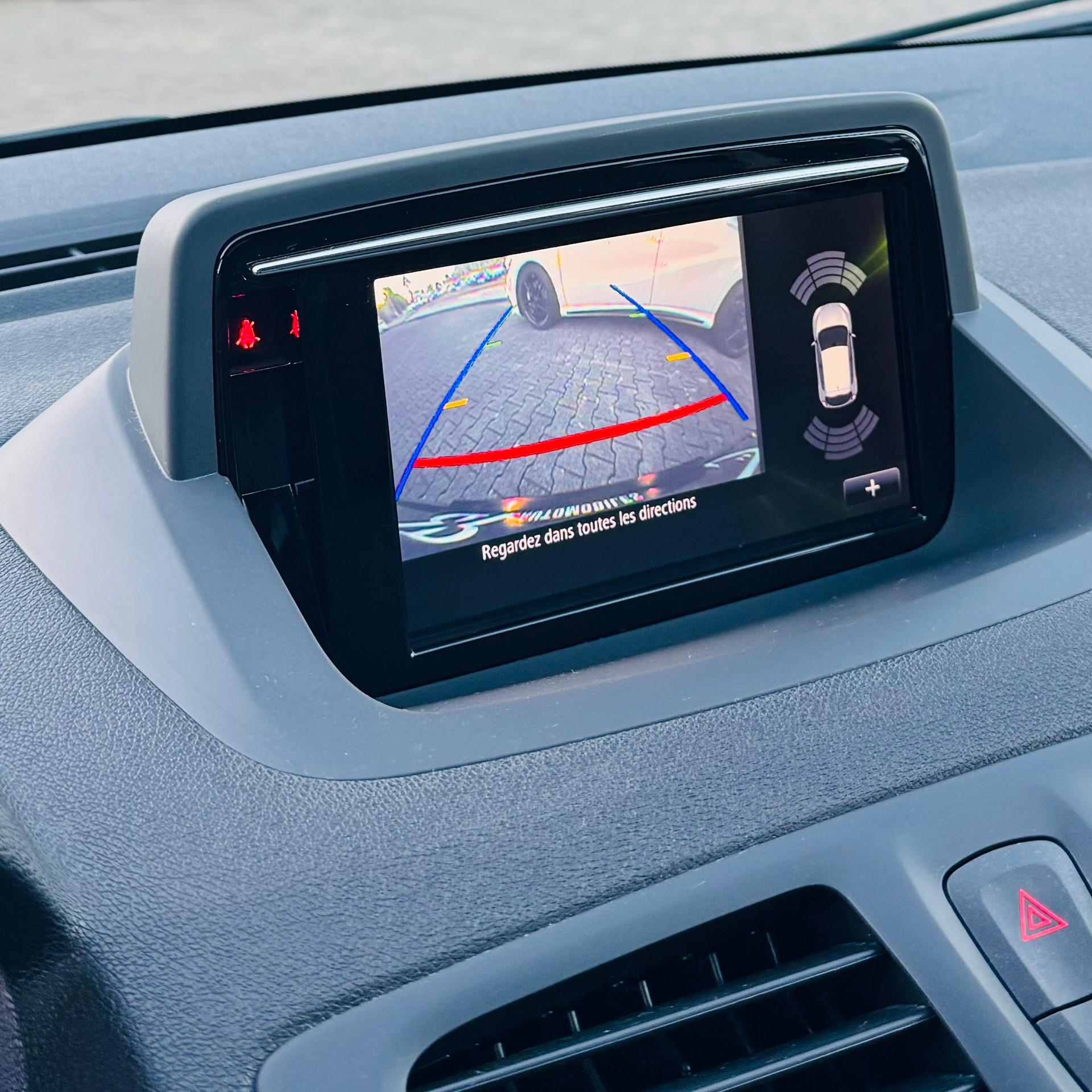 RENAULT Mégane 1.2 16V Turbo Swiss Edition EDC-image-13