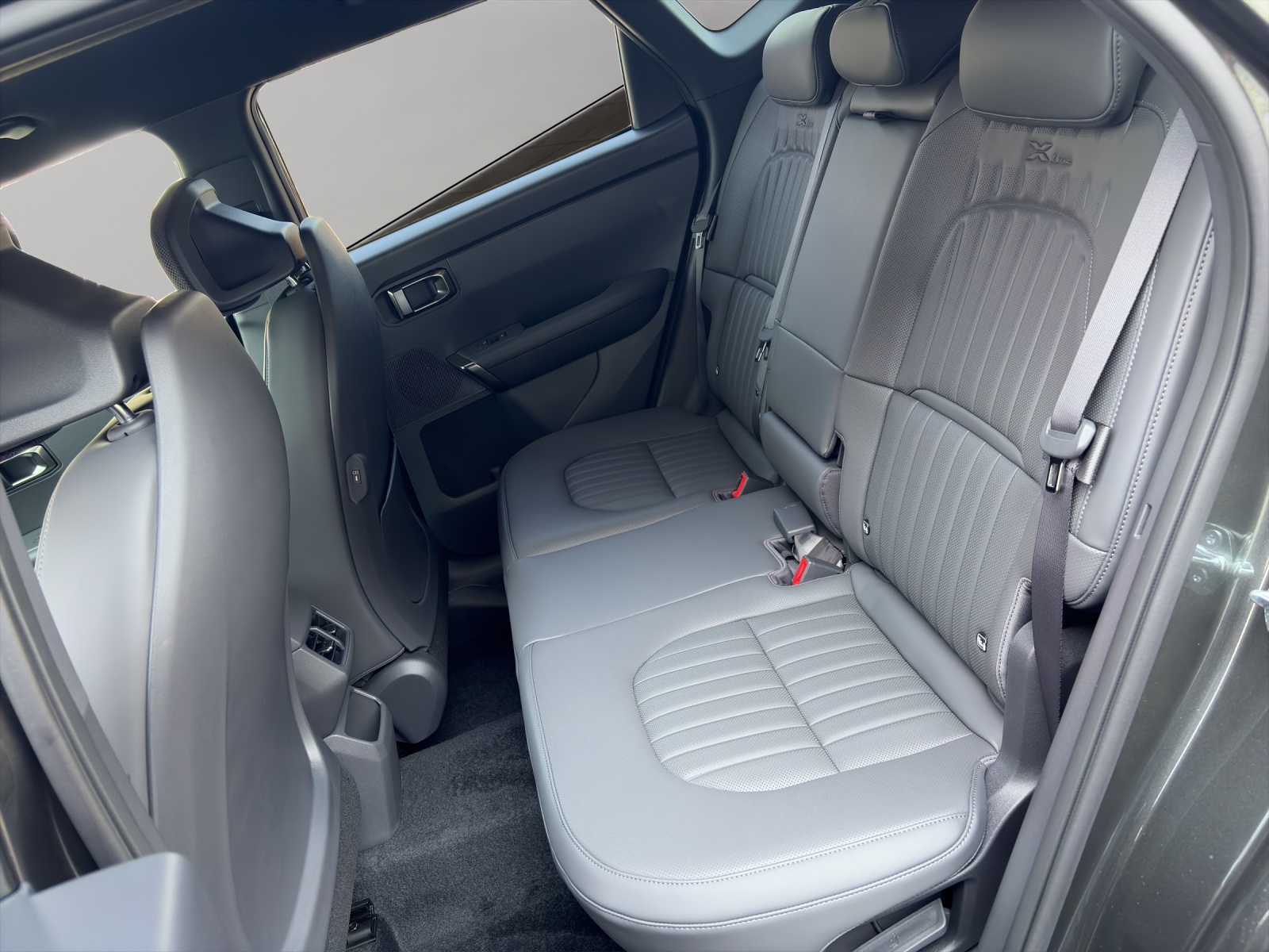 KIA Seltos 1.6T-GDi X-Line 7DCT 4x4** der neue SUV Allrad mit kraftvollem Design** / 0.99% Leasing-Aktion-image-13