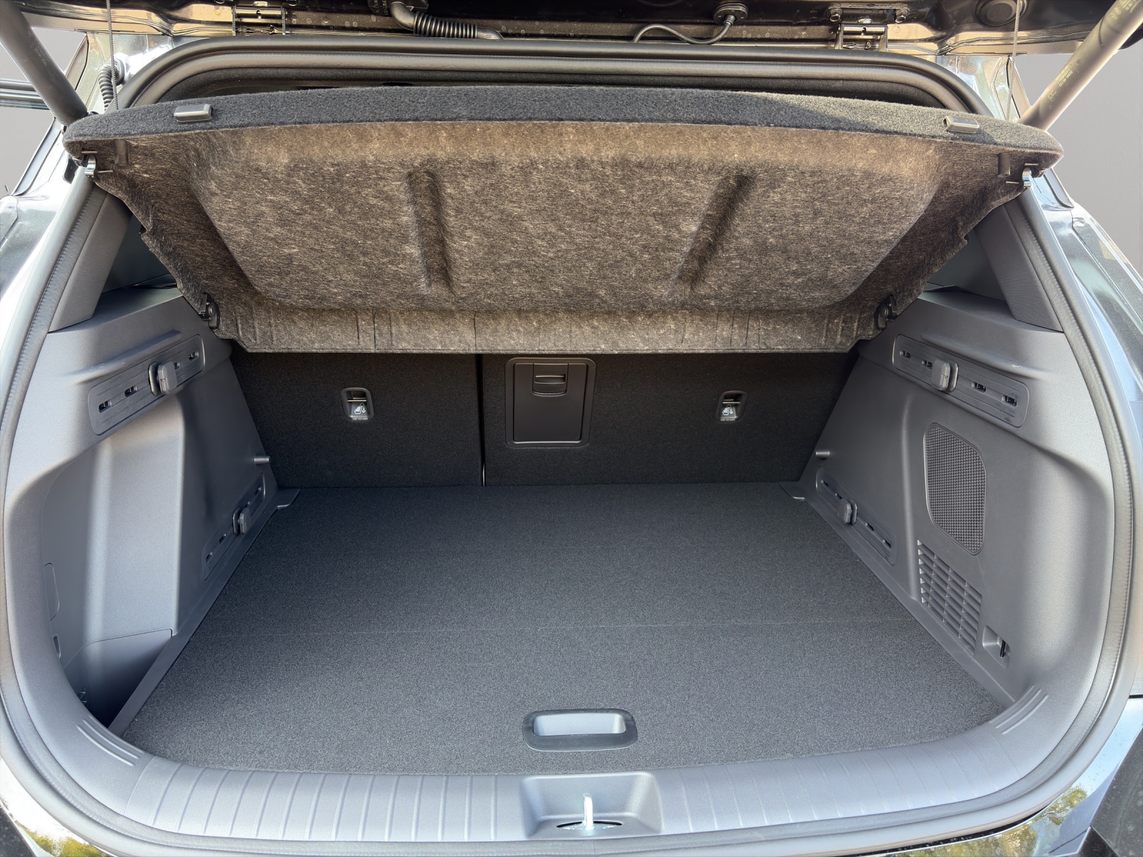 KIA Seltos 1.6T-GDi X-Line 7DCT 4x4** der neue SUV Allrad mit kraftvollem Design** / 0.99% Leasing-Aktion-image-15