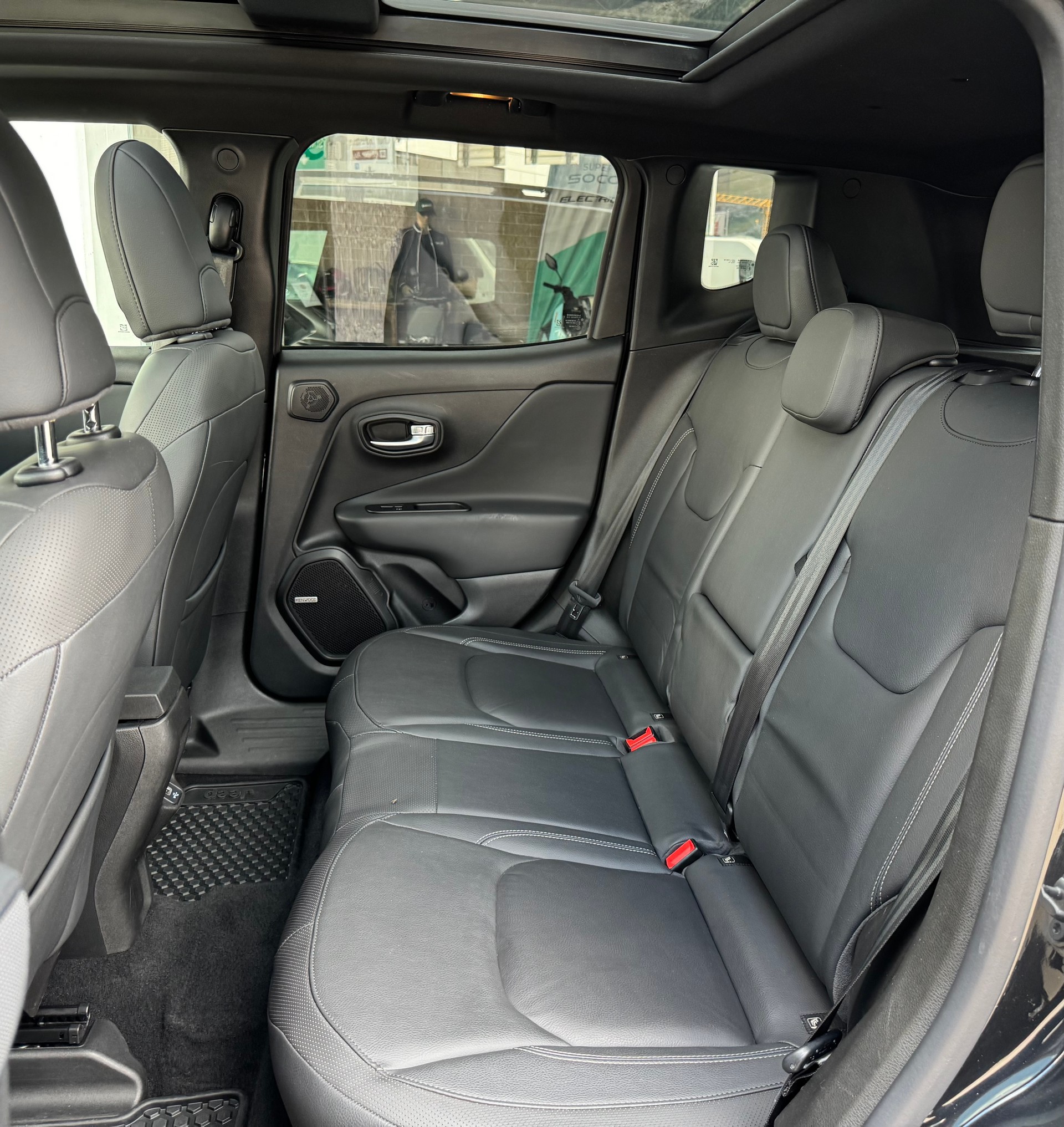 JEEP Renegade 1.3 T PHEV S AWD-image-9