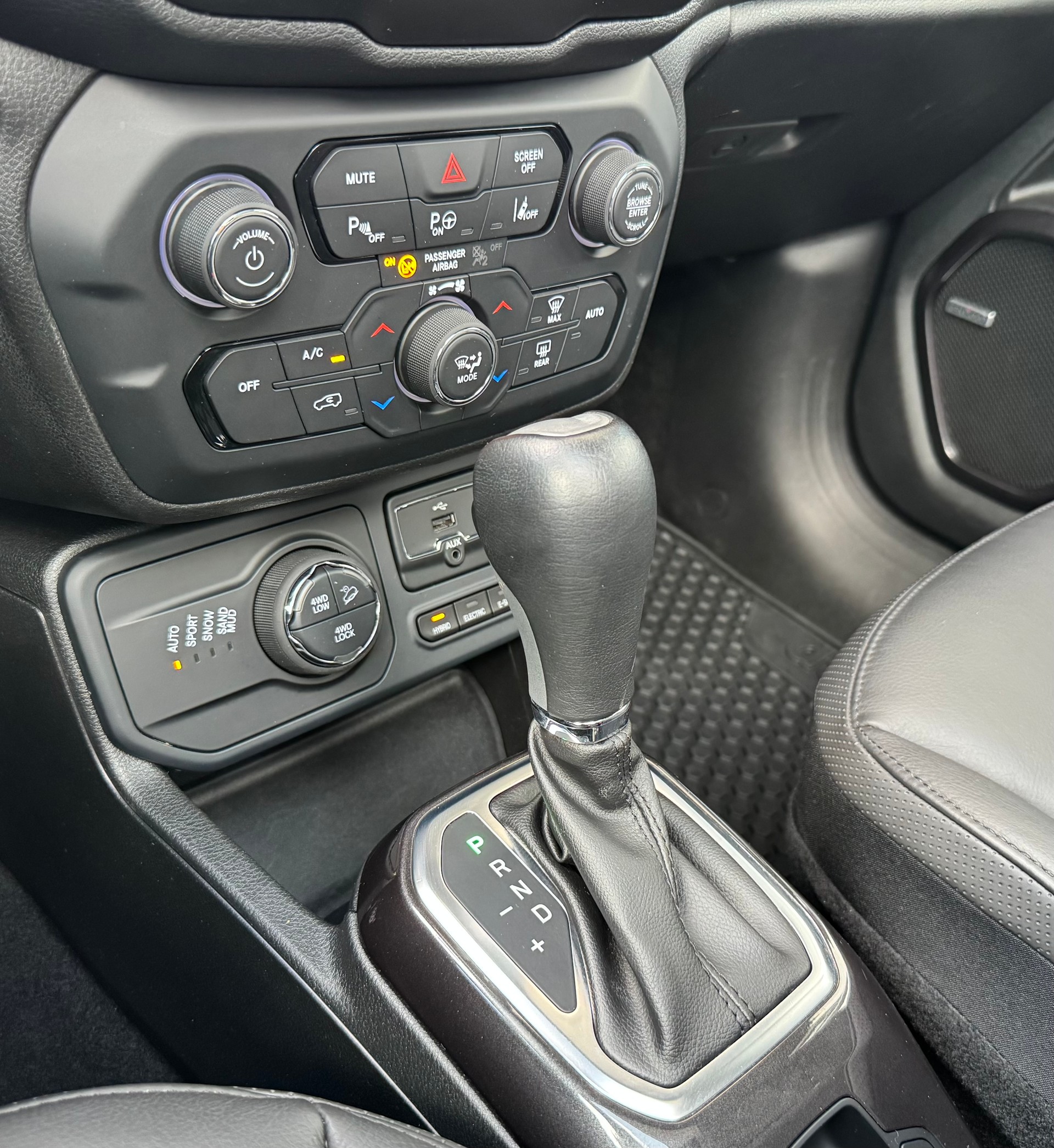 JEEP Renegade 1.3 T PHEV S AWD-image-18