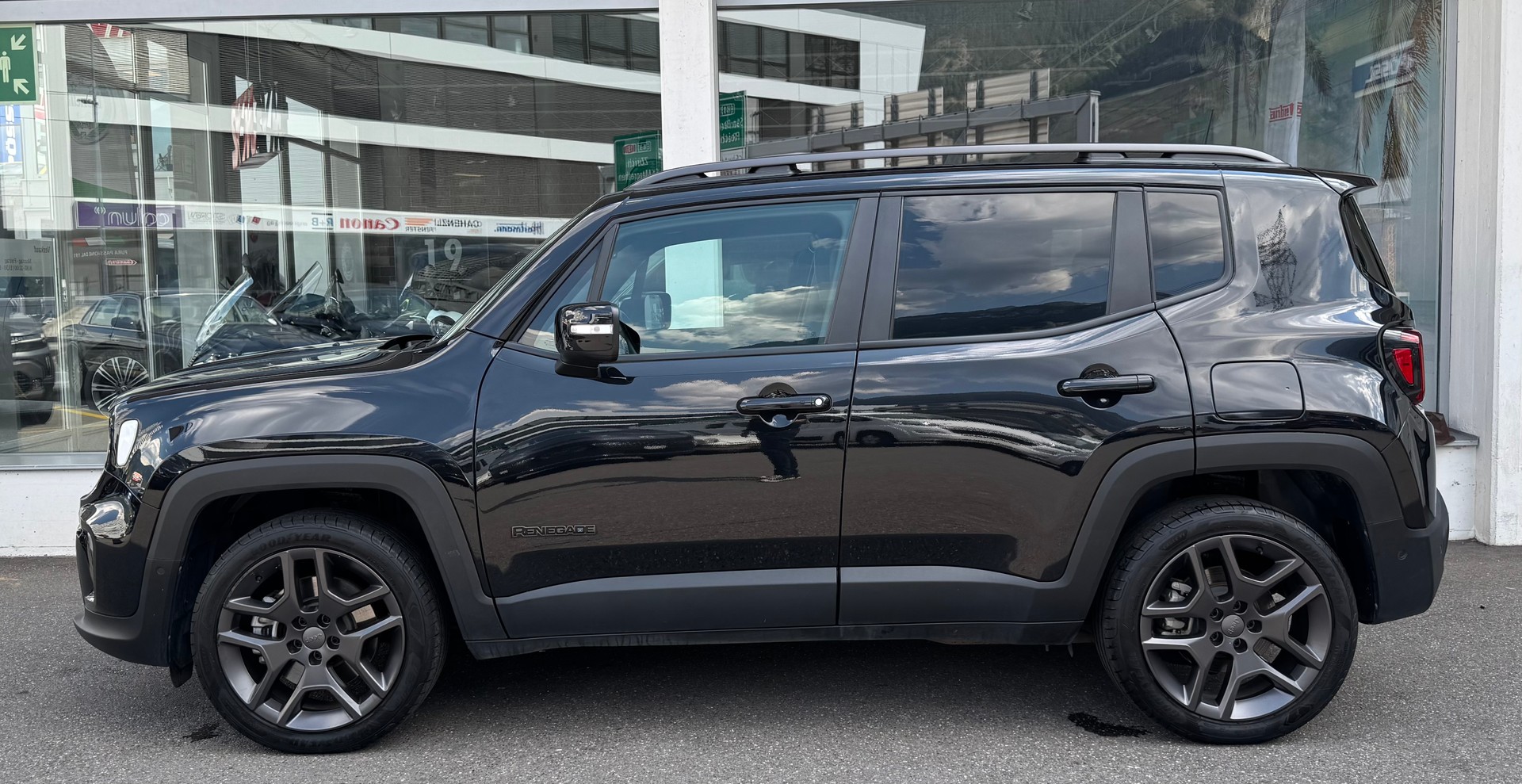 JEEP Renegade 1.3 T PHEV S AWD-image-2