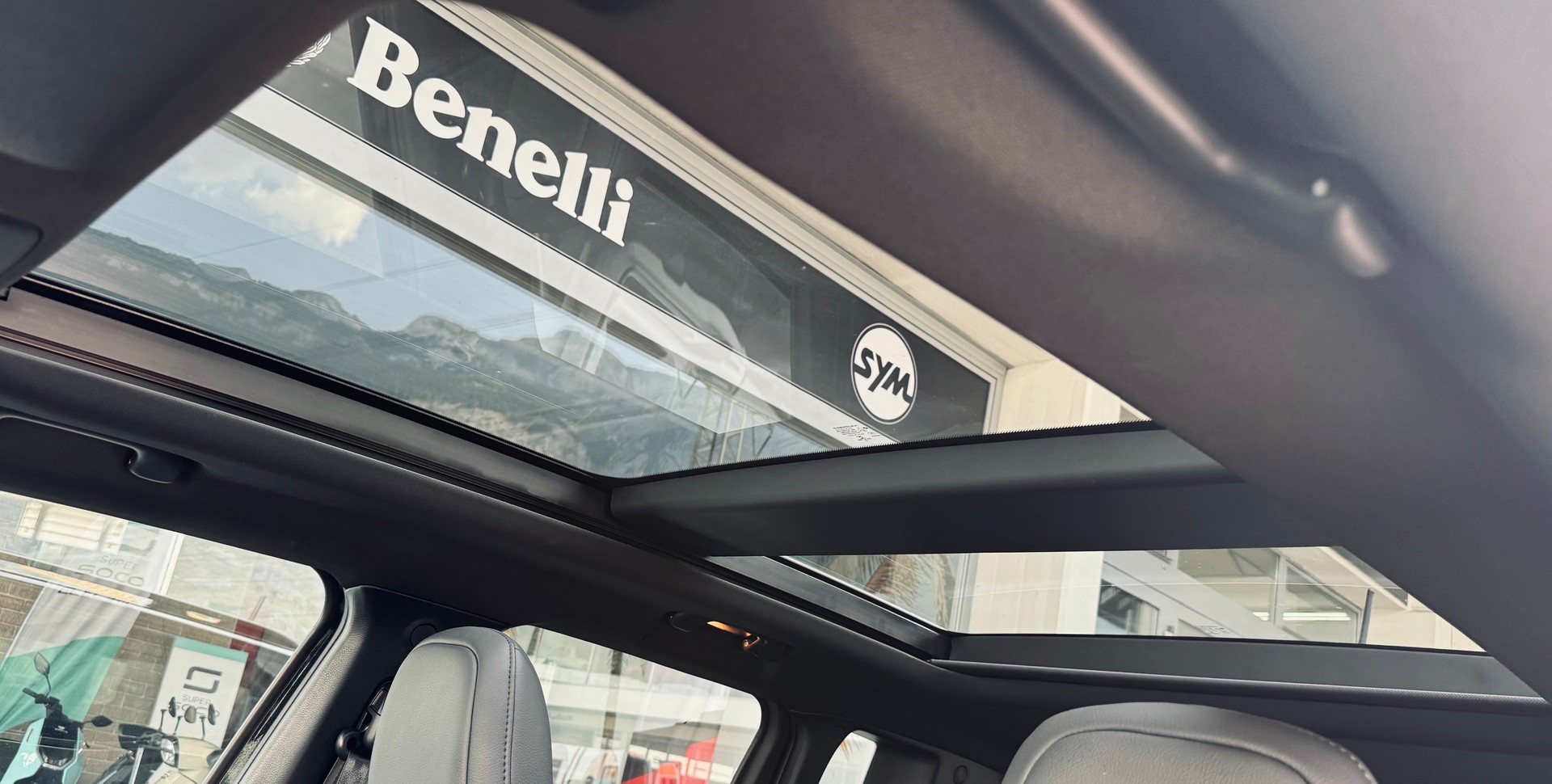 JEEP Renegade 1.3 T PHEV S AWD-image-8