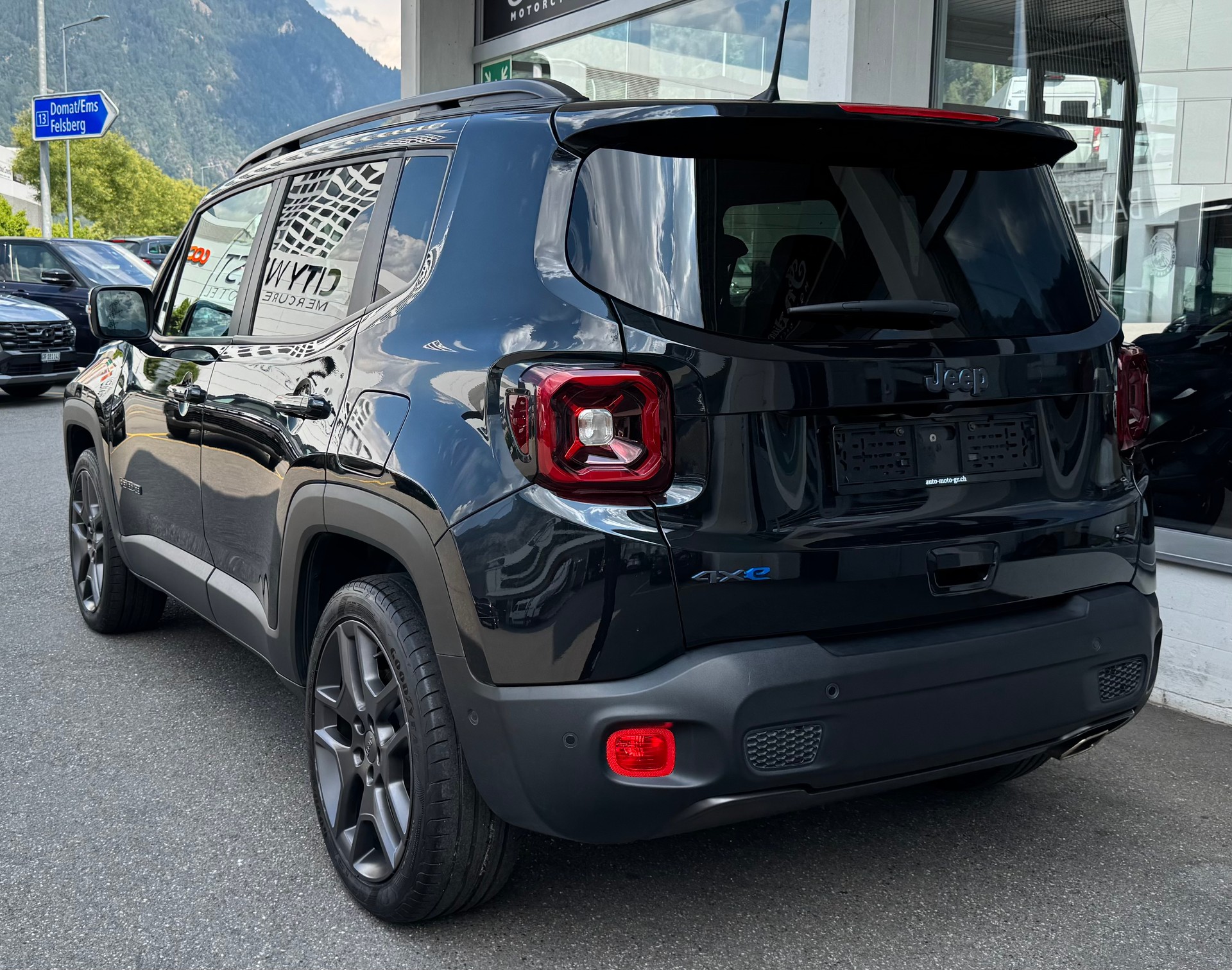 JEEP Renegade 1.3 T PHEV S AWD-image-3