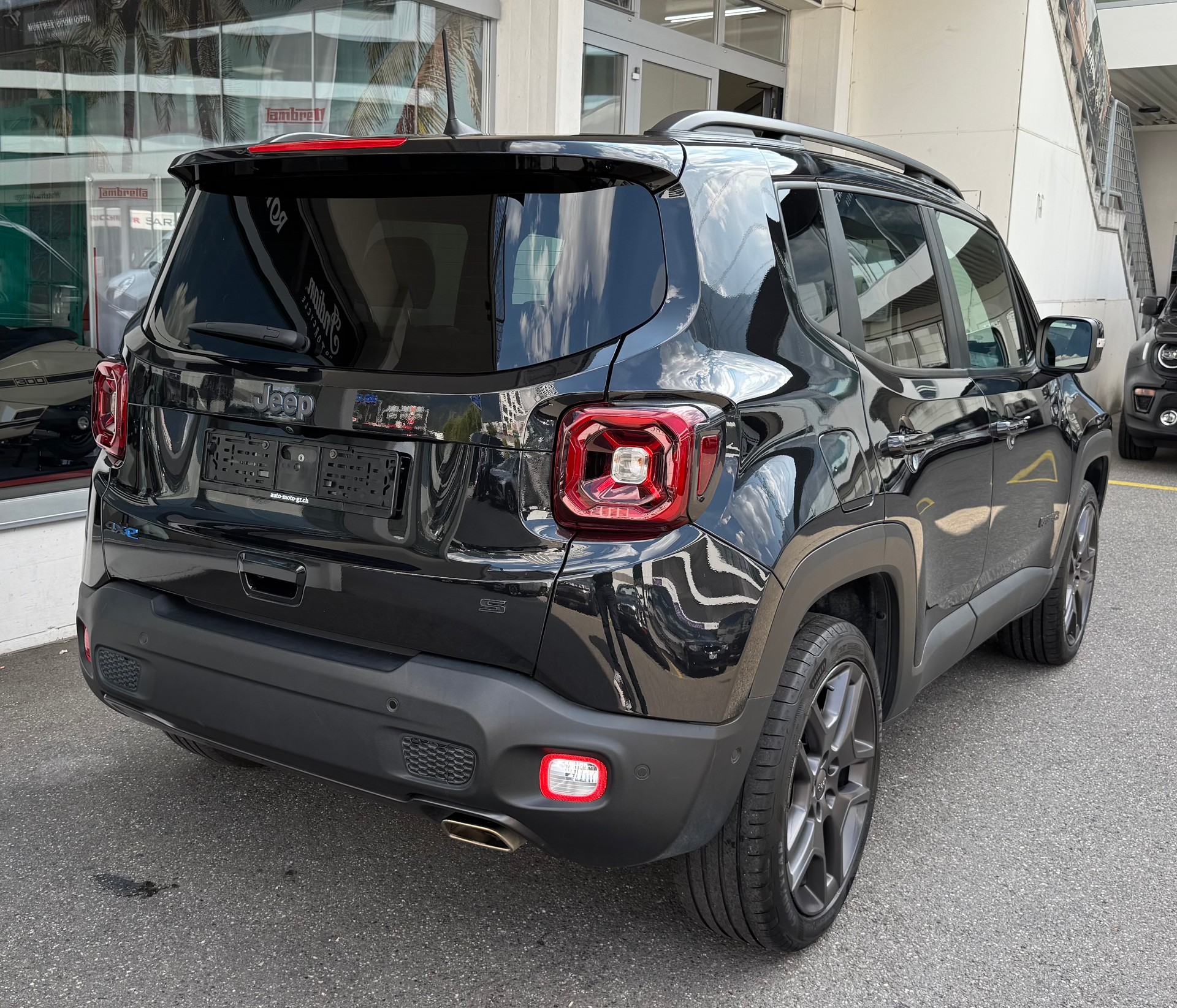 JEEP Renegade 1.3 T PHEV S AWD-image-4