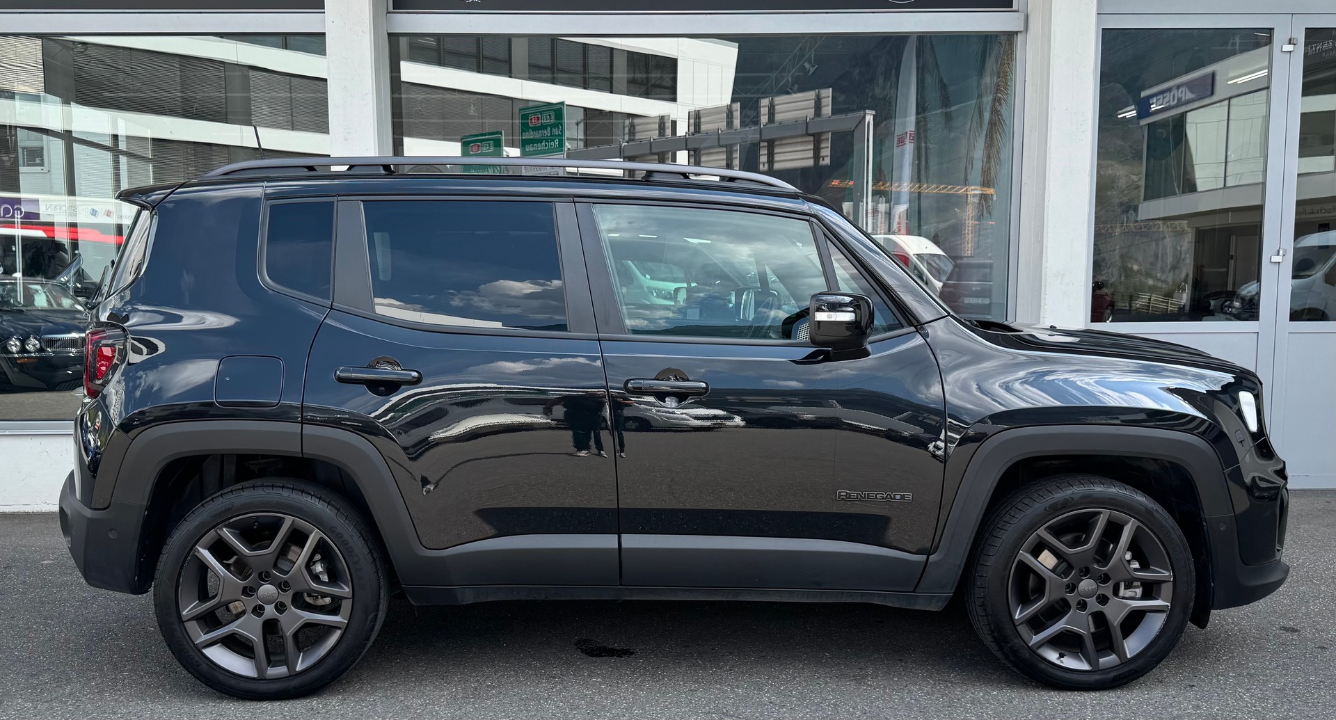 JEEP Renegade 1.3 T PHEV S AWD-image-1