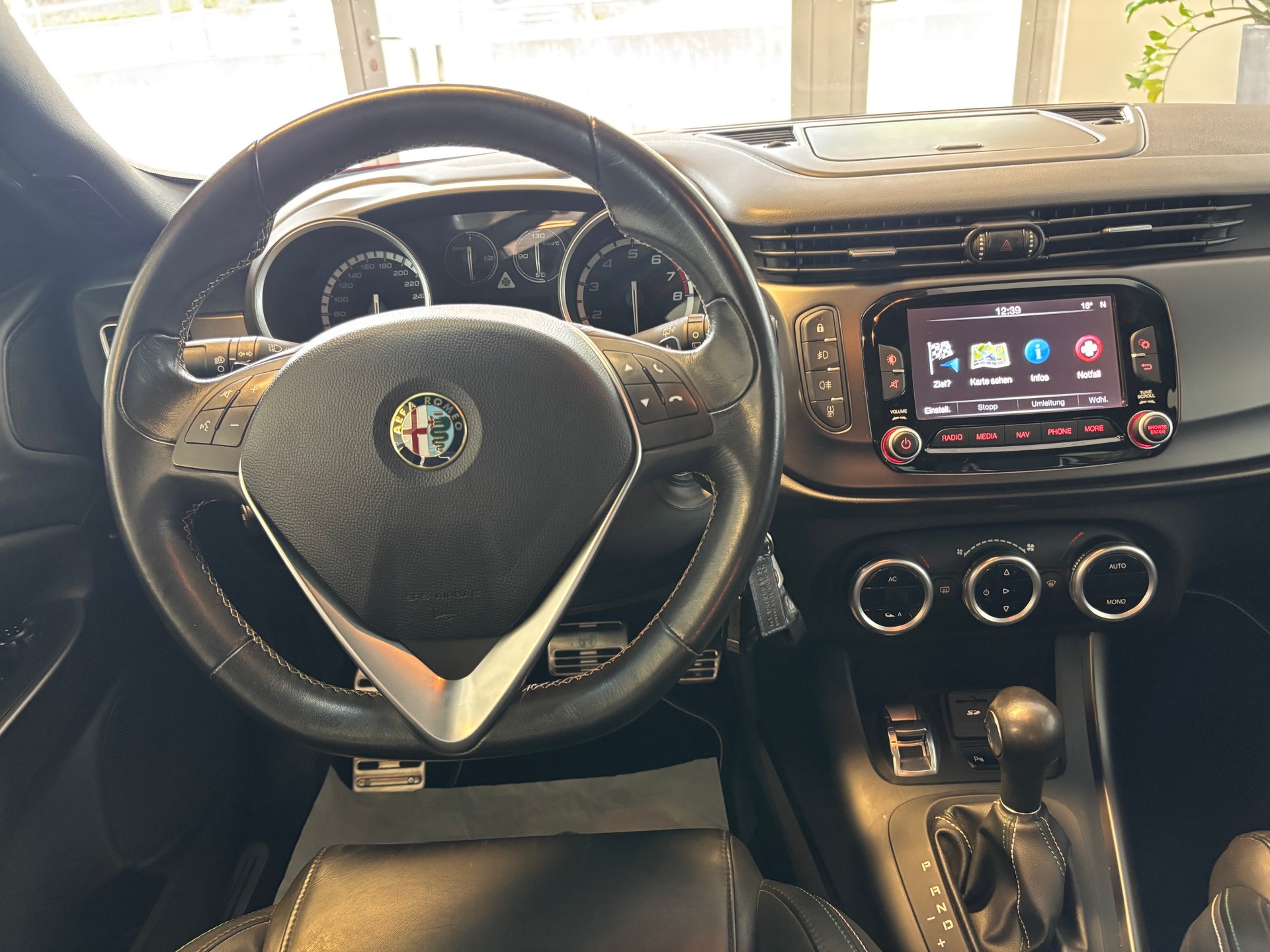 ALFA ROMEO Giulietta 1750 TBi Quadrifoglio Verde TCT-image-10