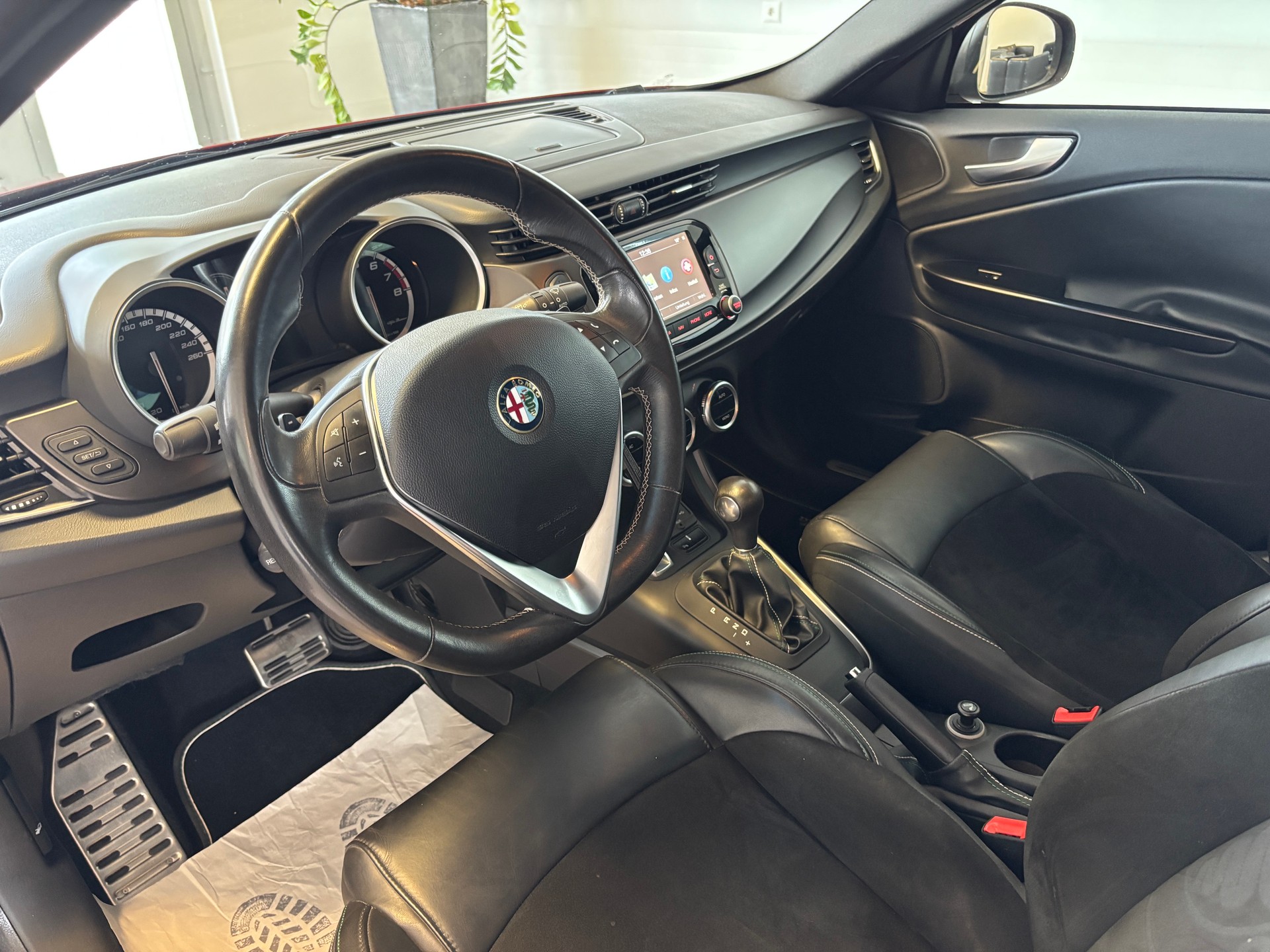 ALFA ROMEO Giulietta 1750 TBi Quadrifoglio Verde TCT-image-4