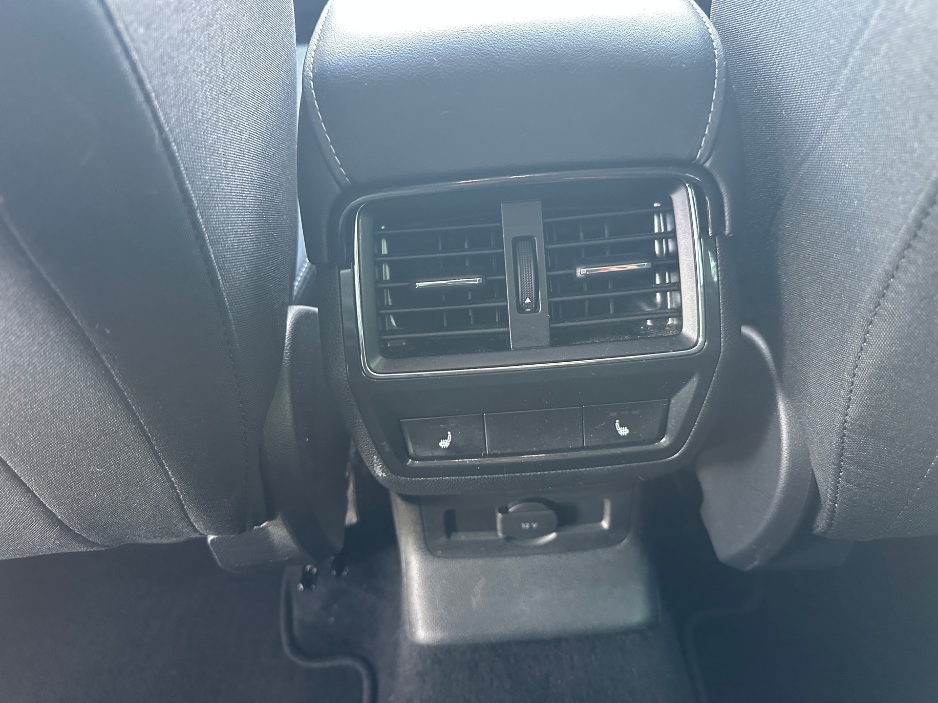 SKODA Karoq 2.0 TDI CR Style 4x4 DSG AHK 2.1 T-image-15
