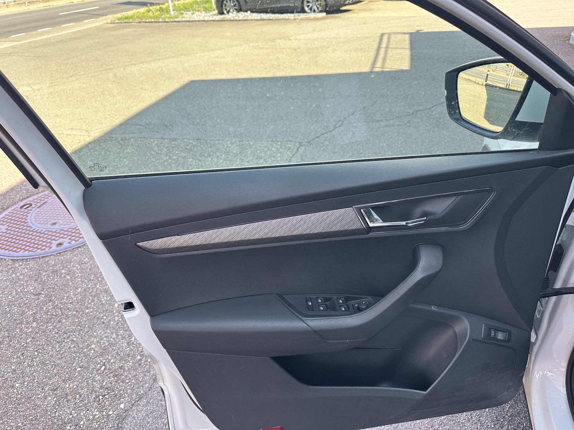 SKODA Karoq 2.0 TDI CR Style 4x4 DSG AHK 2.1 T-image-12