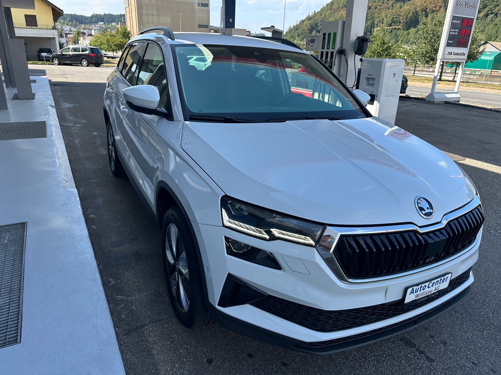 SKODA Karoq 2.0 TDI CR Style 4x4 DSG AHK 2.1 T-image-4
