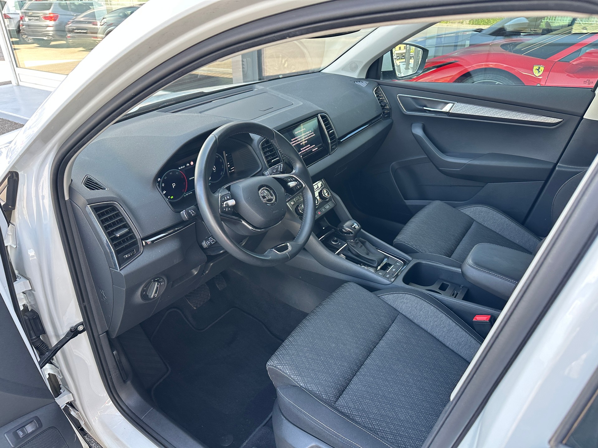 SKODA Karoq 2.0 TDI CR Style 4x4 DSG AHK 2.1 T-image-11