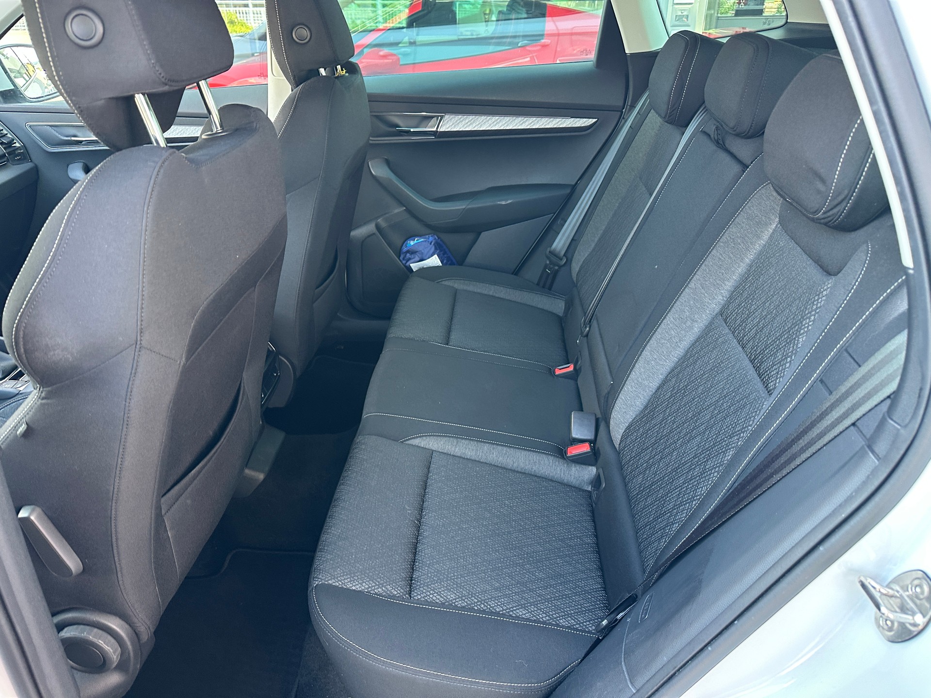 SKODA Karoq 2.0 TDI CR Style 4x4 DSG AHK 2.1 T-image-13