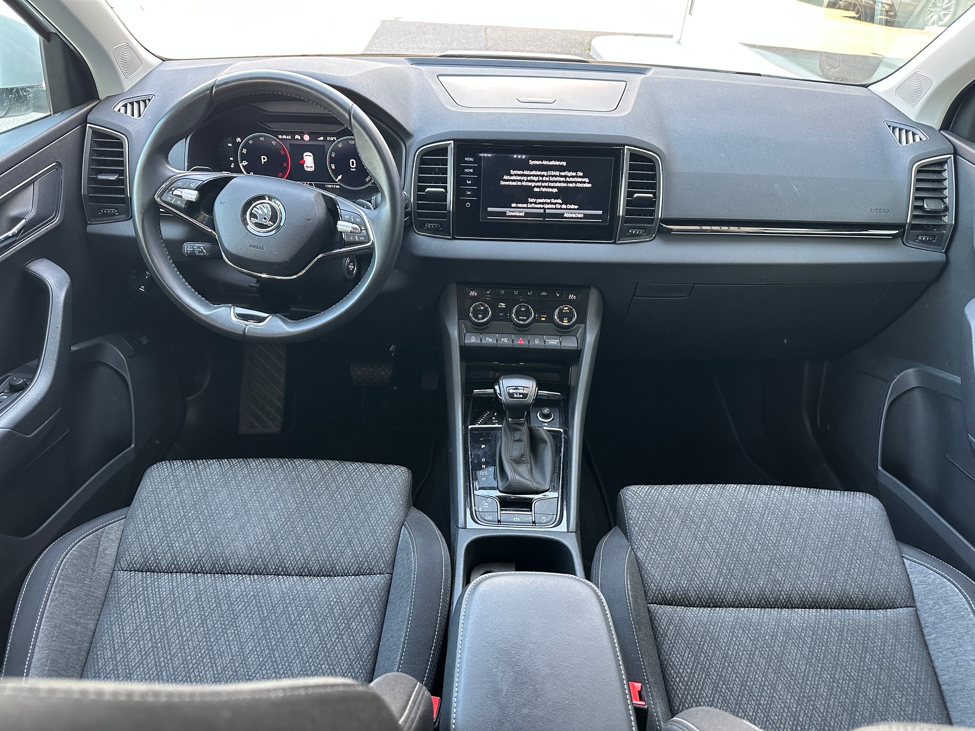 SKODA Karoq 2.0 TDI CR Style 4x4 DSG AHK 2.1 T-image-14