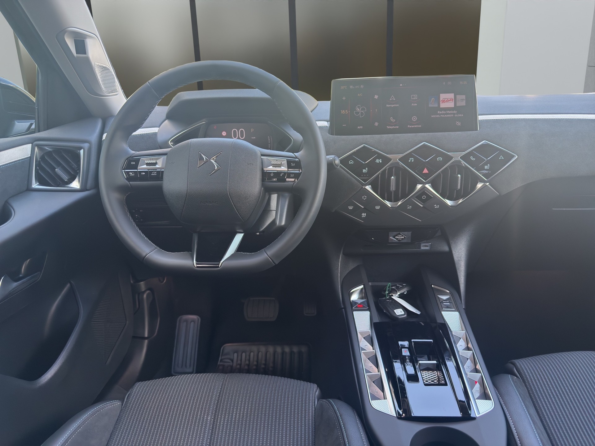 DS AUTOMOBILES 3 Crossback 1.2 Hybrid Maison Sarah Lavoine-image-12