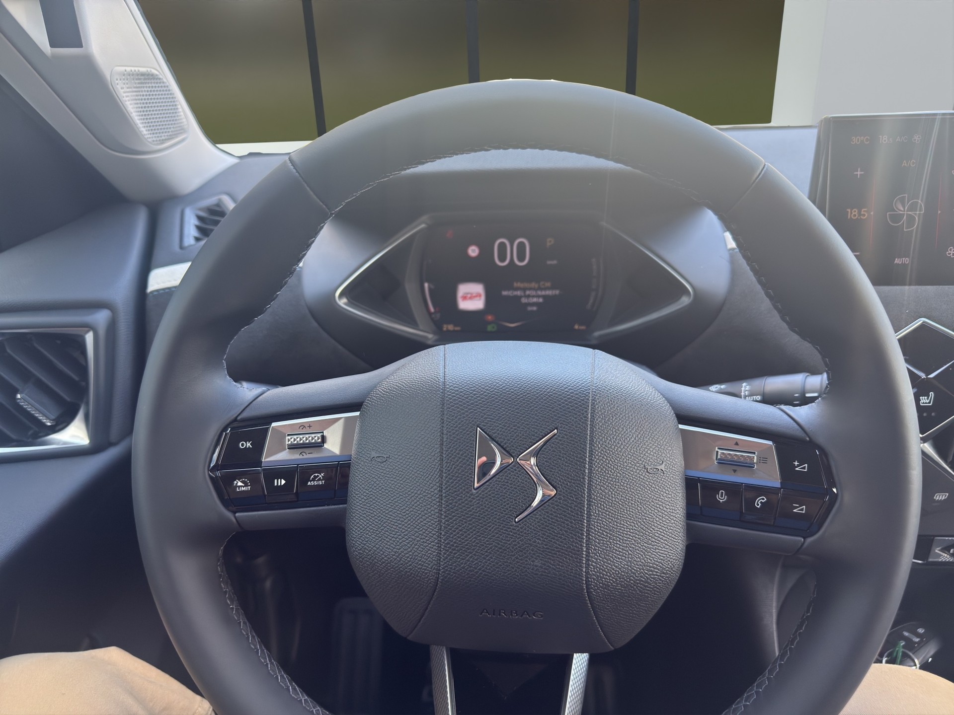 DS AUTOMOBILES 3 Crossback 1.2 Hybrid Maison Sarah Lavoine-image-9
