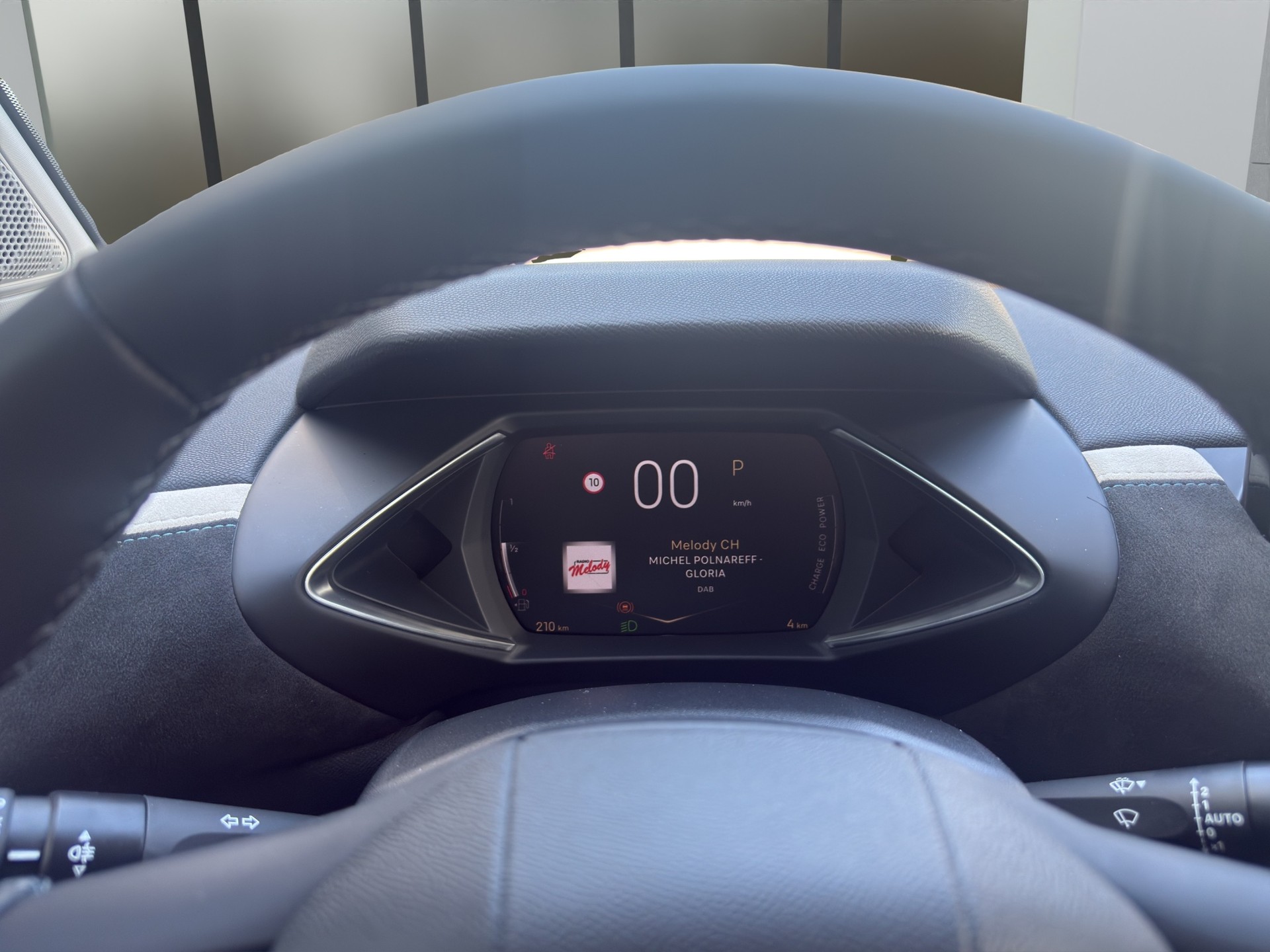 DS AUTOMOBILES 3 Crossback 1.2 Hybrid Maison Sarah Lavoine-image-10