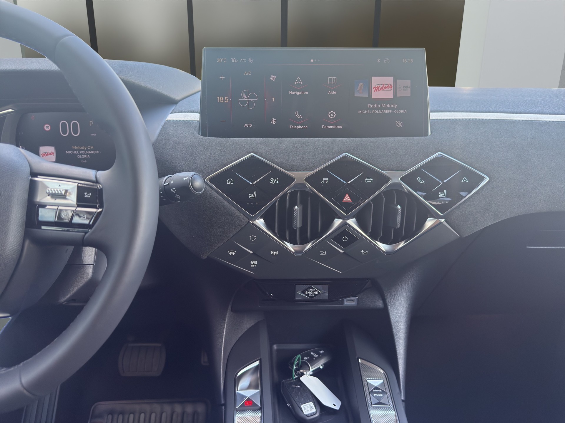 DS AUTOMOBILES 3 Crossback 1.2 Hybrid Maison Sarah Lavoine-image-13