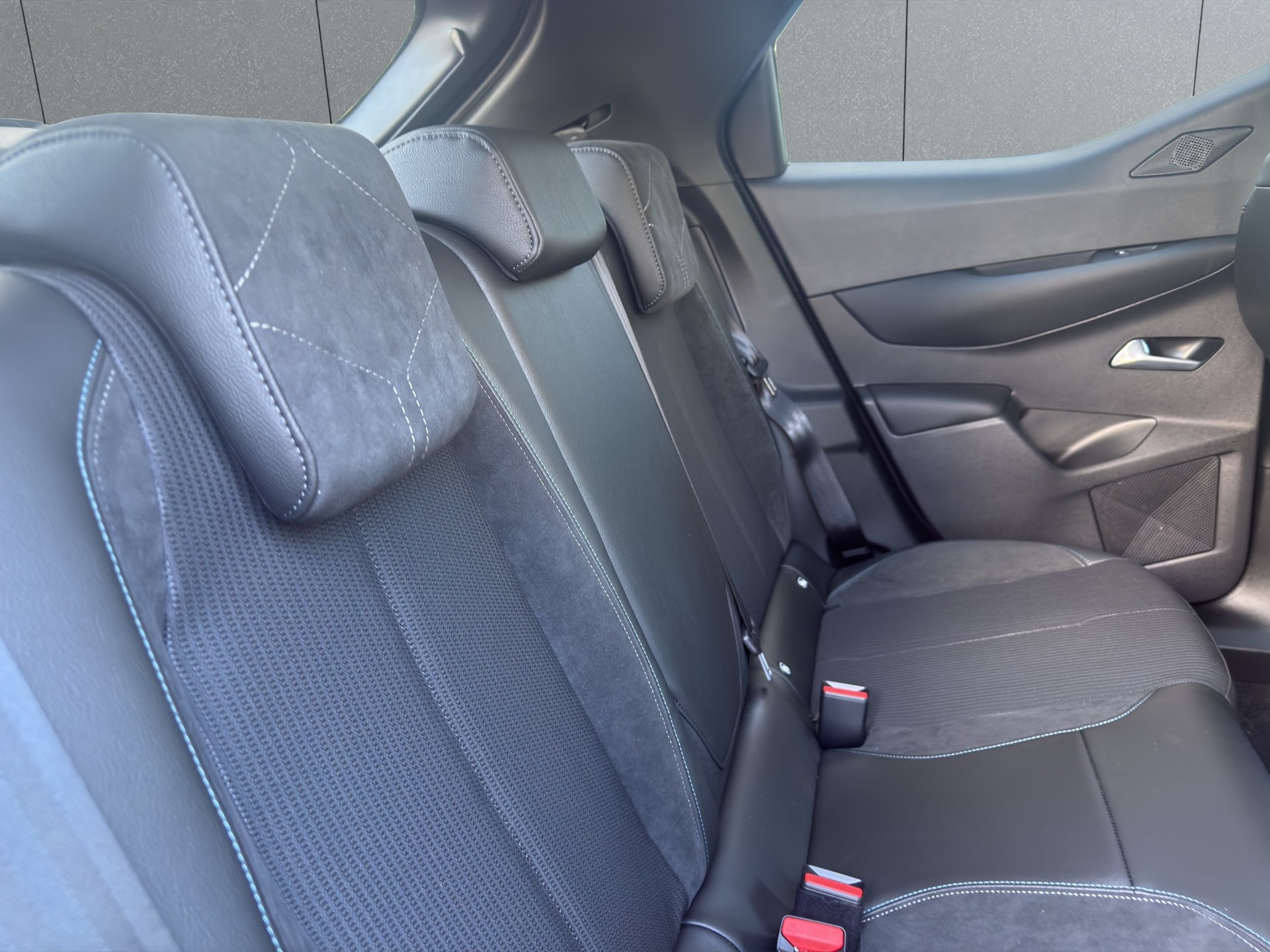 DS AUTOMOBILES 3 Crossback 1.2 Hybrid Maison Sarah Lavoine-image-16