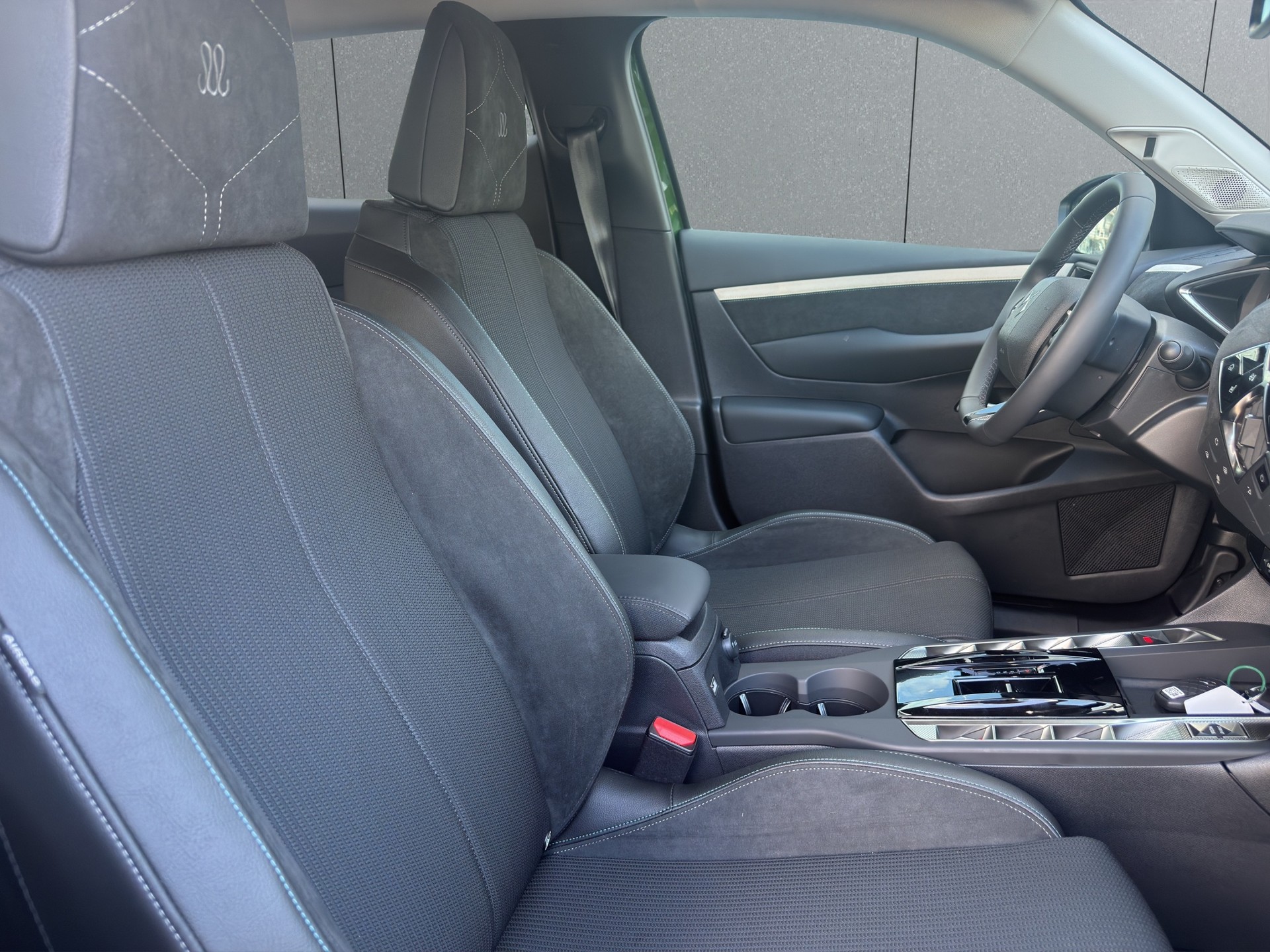 DS AUTOMOBILES 3 Crossback 1.2 Hybrid Maison Sarah Lavoine-image-15