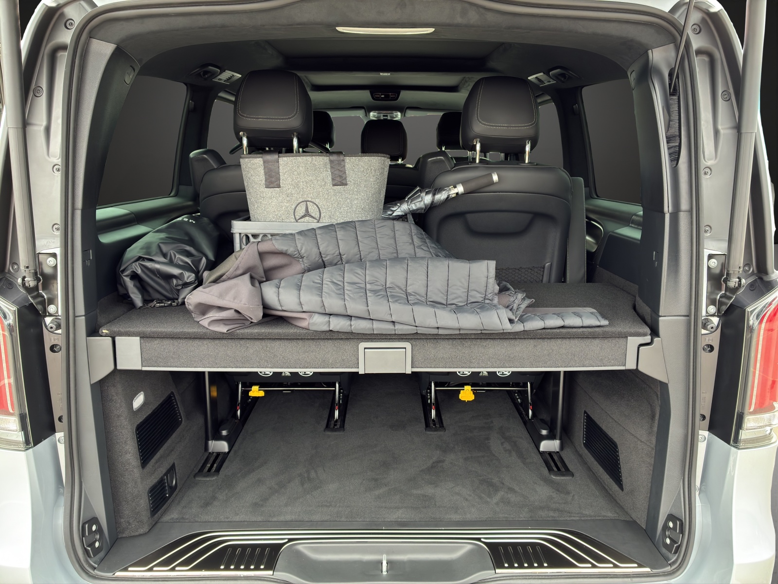 MERCEDES-BENZ V 300 d lang 4Matic Swiss Edition 9G-Tronic-image-6